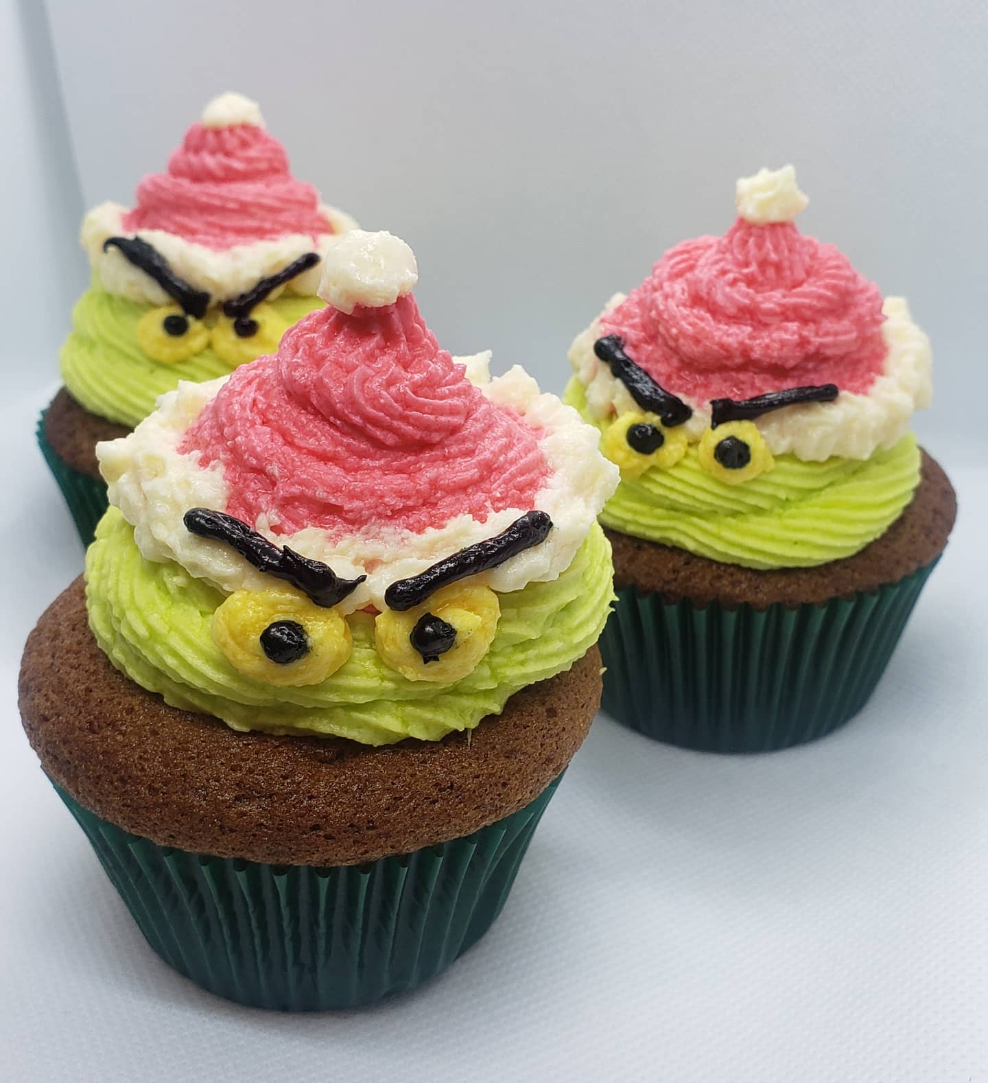 You're a mean one, Mr. Grinch...
All spice bourbon cupcake with a bourbon red velvet center.
#cupcakes #bourbon #christmas #grinch #alcoholincluded #redvelvet #alcoholicsweets #drunkendesserts