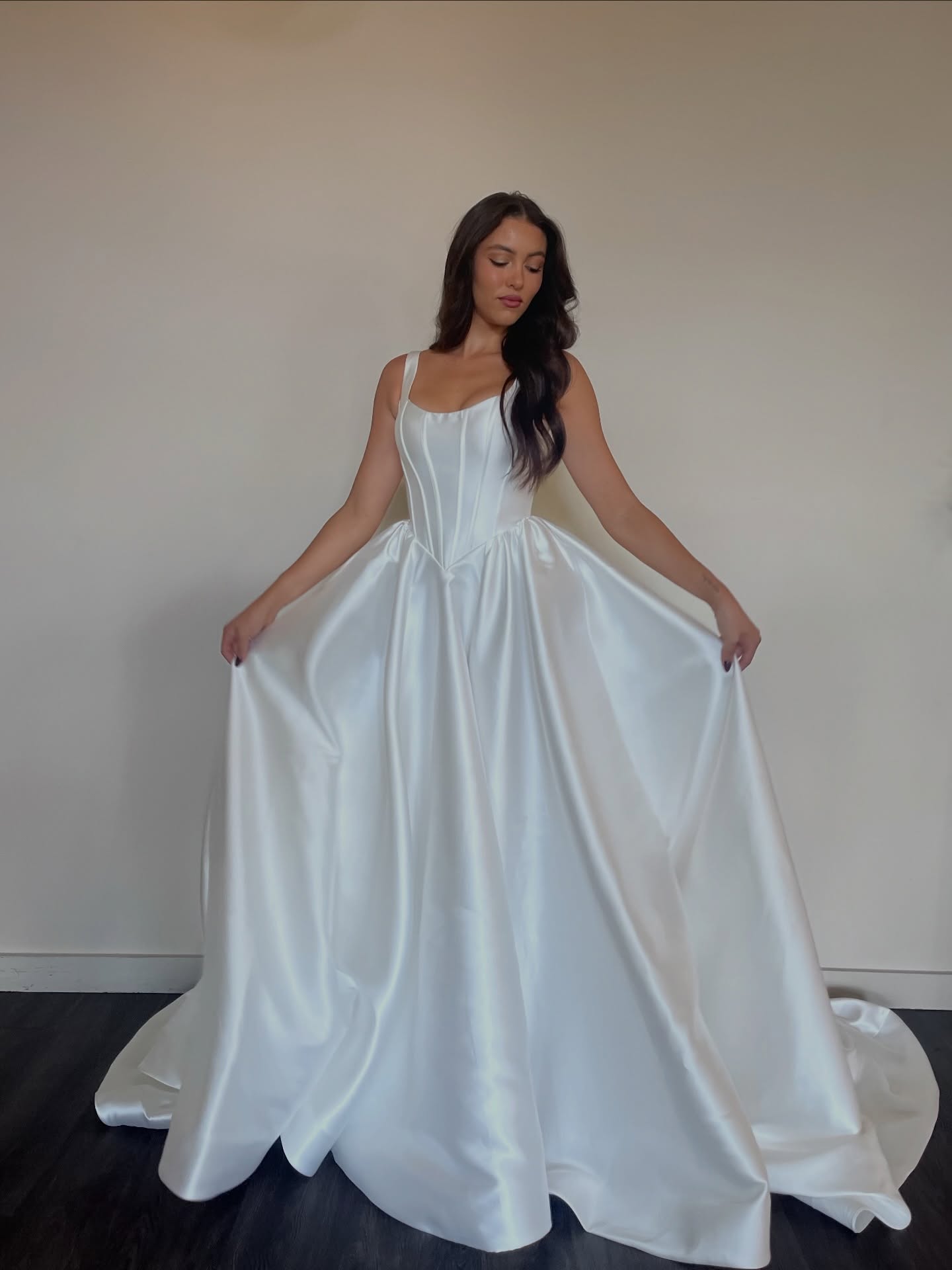 RUMI by Bo Lee 💍🤍 beautiful structure in the bodice to show off that waistline ✨
#weddingdress #bridal #engagement #bridalgown #boleebride