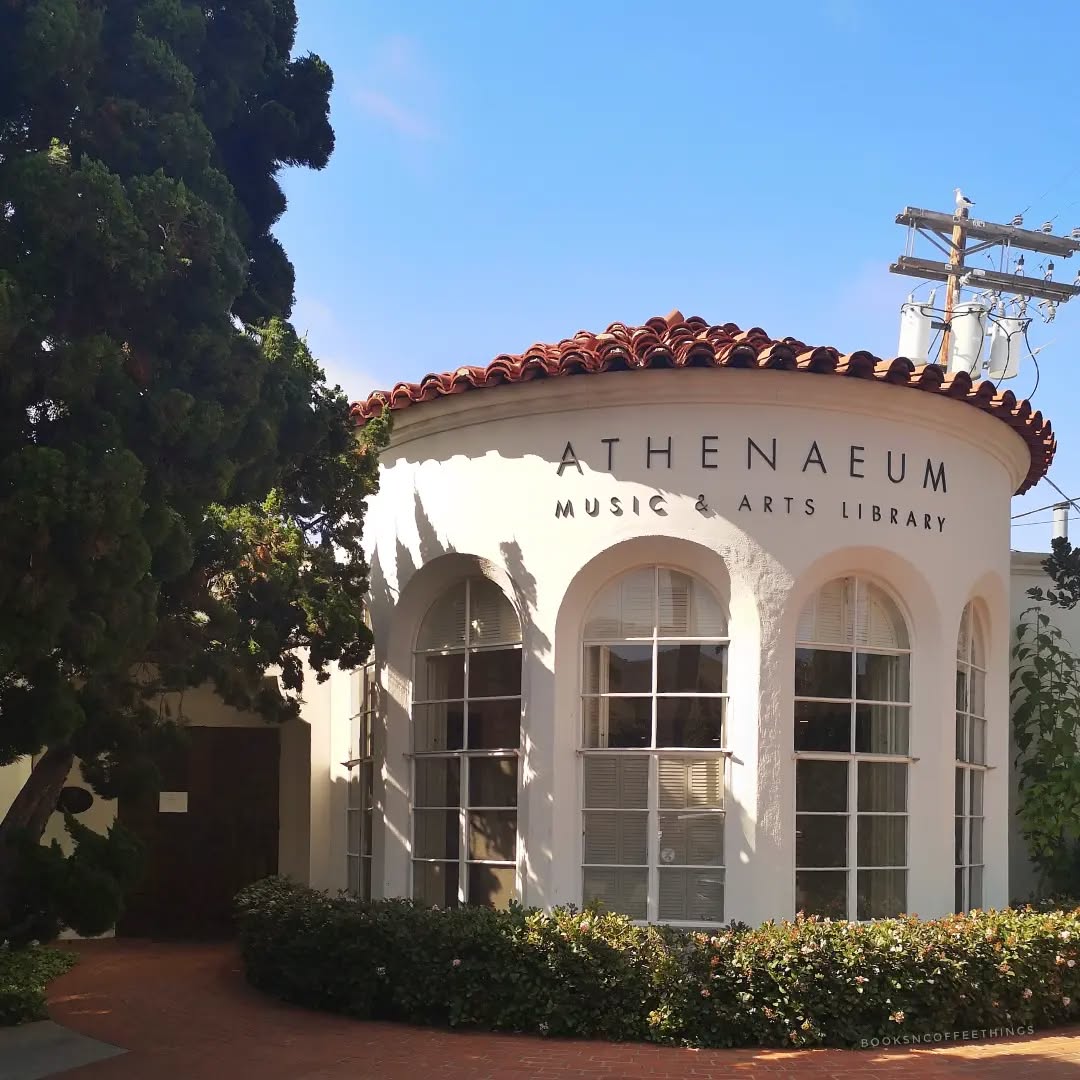 If I didn't believe in time travelling then, I would have now. These places have my heart. Gotta preserve all the libraries around the world. 📚🔍