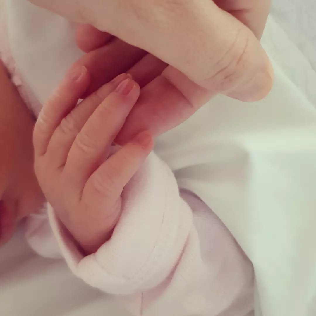 Y nació mi nena💛🌟
Dedicada a esta maravilla que llegó a enamorarnos.
Retomaré prox año con las asesorías💫
Hasta pronto ✨