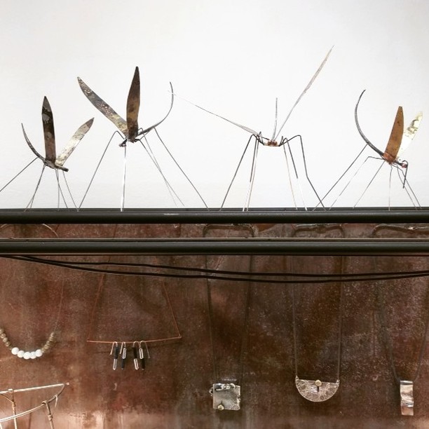 i n s e c t s | stainless steel | bronze | copper
camara.nafplio.greece
these insects made by George have drawn a lot of attention in our shop
a perfect imitation of nature - abstract & mythical at the same time
#camaraworkshop
#nafplio #jewelry #art
#designjewelry
#handmadejewelry
#jewelrystore