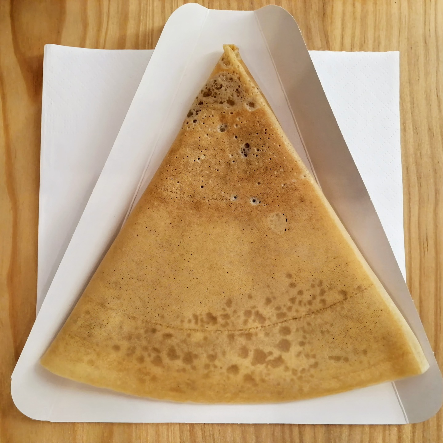 No se ve ni que es vegana, ni que es de crema de Lotus.... Pero que rica está!
#comerentoledo #takeawaytoledo #singlutentoledo #desayunarentoledo
#crepestoledo