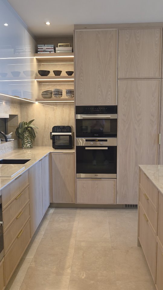 A refined luxury kitchen where warm oak cabinetry meets sleek earthy gloss finishes, anchored by Taj Mahal porcelain countertops for a timeless, elegant feel. Brass-framed glass doors and layered lighting add depth and sophistication, creating a space that is both functional and beautifully curated.
#LuxuryKitchen #ContemporaryKitchen #OakCabinetry #TajMahalPorcelain #PorcelainCountertops #BrassDetails #GlassCabinetry #ModernLuxury #TimelessDesign #WarmInteriors #NaturalTextures #BespokeKitchen #InteriorDesignInspo #HighEndInteriors #KitchenDesign #camiinteriors