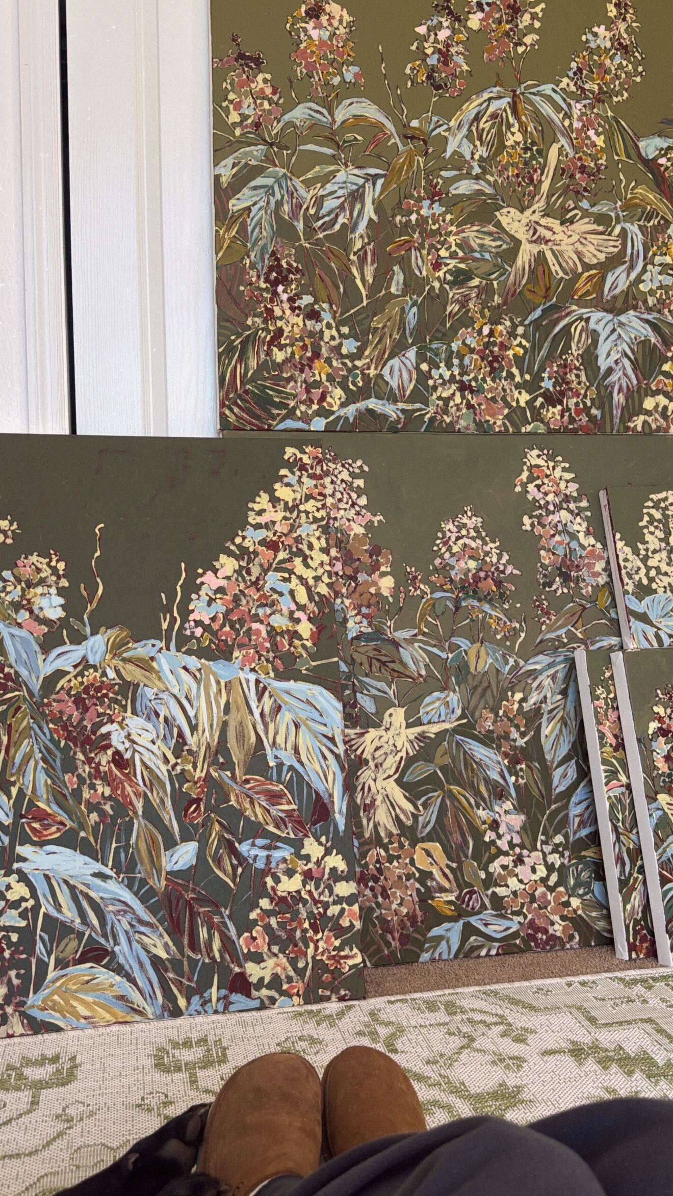 Another underpainting finished! I’ve gotten lots of requests for more greens and hydrangeas, so I’m excited to bring them back for my newest collection. Coming 2/10 with @carongallery ✨
#artist #interiordesign #hummingbirdart #commissionart #artforinteriors