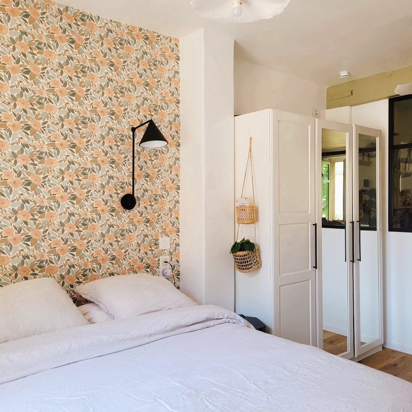 PROJET JOURDAIN
Au regard de la salle de bain rose , des petites fleurs en tête de lit
@maison.janette
.
.
.
#papierpeint#chambre#decoration#