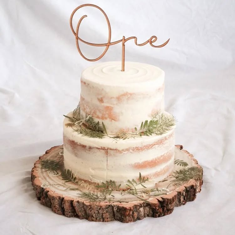 Thank you so much to @samzys_mumzy for sharing this pic of her beautiful cake.
I love the natural colours, just so pretty 🫶
.
.
.
.
.
.
.
#cakeflowers
#cakesofinstagram
#cakelover
#edibleflowers
#edibleflowersandleaves
#pressededibleflowers
#pressededibleflowercake