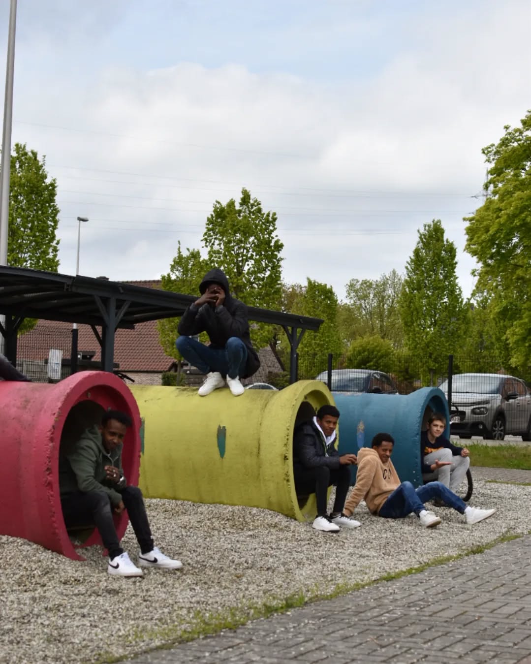 De planning voor deze week?
* Maandag gaat klas ZUID naar de kringstore in Lommel
* Donderdag hebben we een leuke sportdag, georganiseerd door de sportbegeleiders van @shiftpelt3900
* Vrijdag gaan de leerlingen van klas NOORD op bedrijfsbezoek bij een carrosserie waar 2 van onze ex-OKAN-leerlingen werken
* Daarnaast genieten we tijdens de pauzes van de zonnestralen ๐
๐คฉ