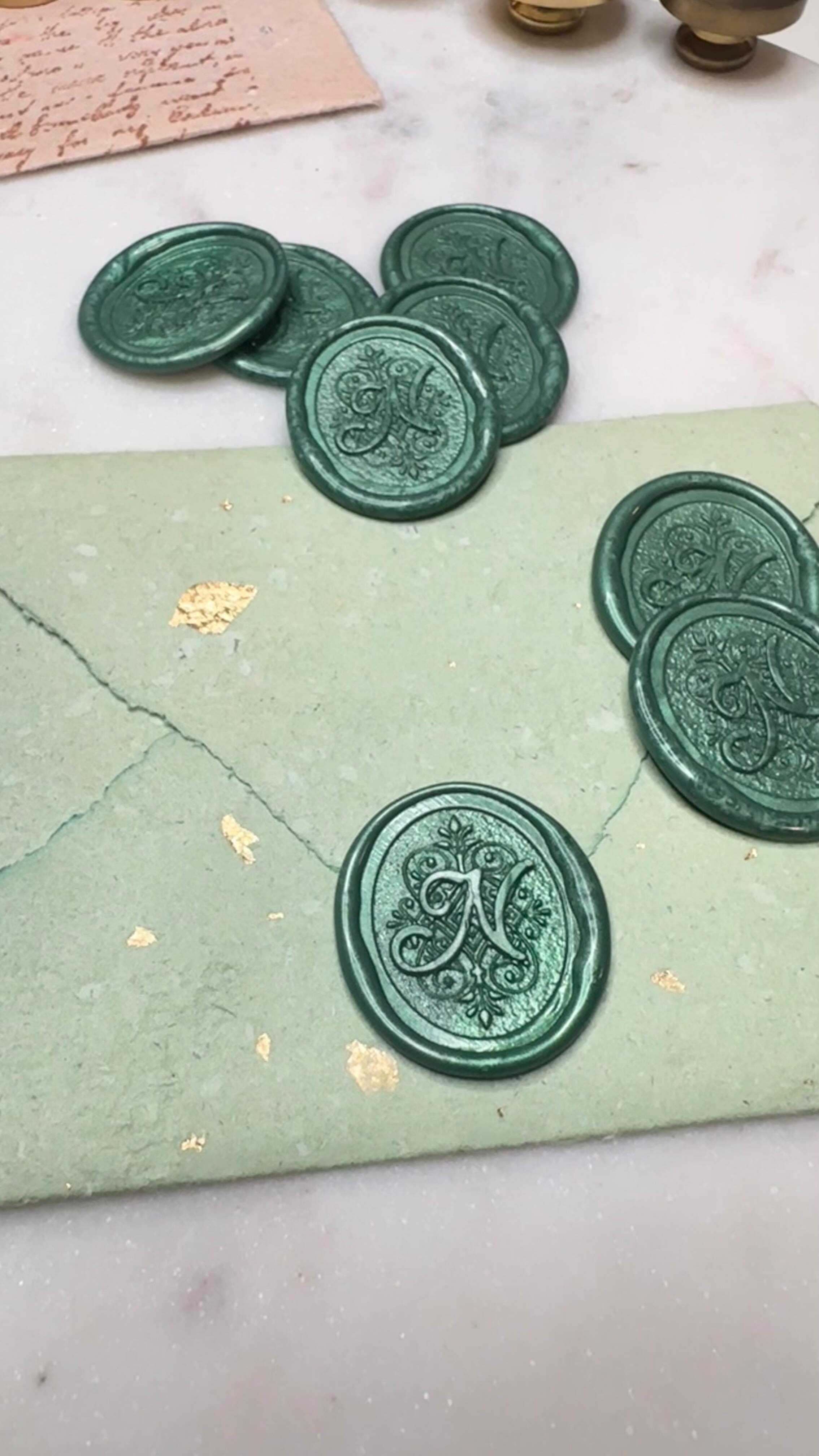 Letter N in Forrest Green sealing wax - from our Cursive Alphabet range. ✨
#WaxSealing #WaxSeal #AlphabetWaxSeals #CustomWaxSeals