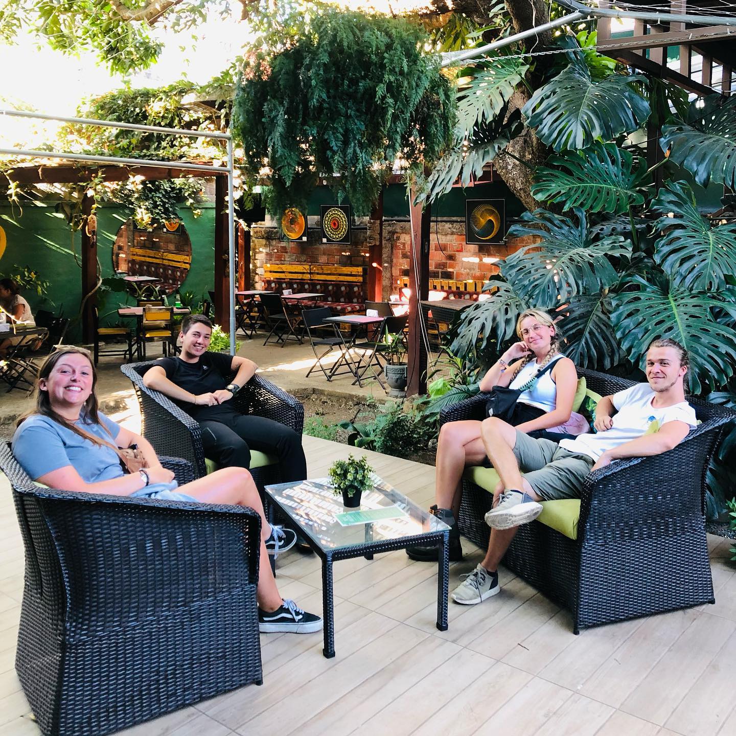 Sharing a relaxed afternoon at our lounge area in the garden 🌺🌿😎
#hostelsoftheworld #hostellife #hostelcostarica #costaricacool #costaricapuravida #puravida #quebuenlugar #greciacostarica #greciaalajuela #lounge #relax #mangiferahostel #vueltaalmundo #vueltaalmundogrecia