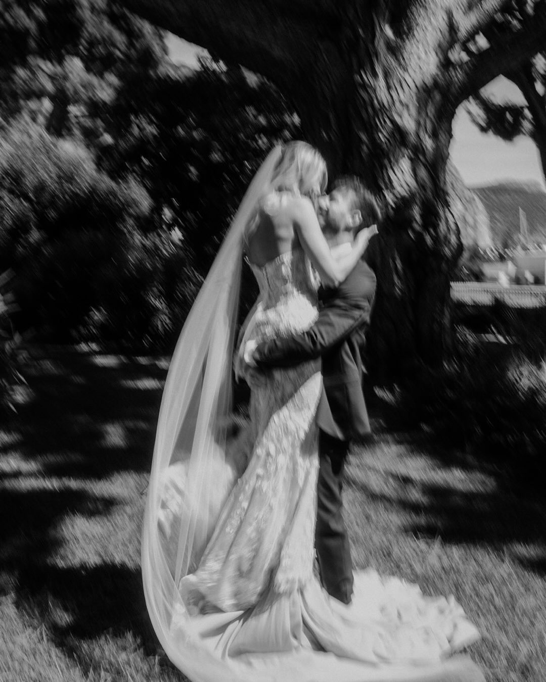Just a touch of midweek romance, for your enjoyment.