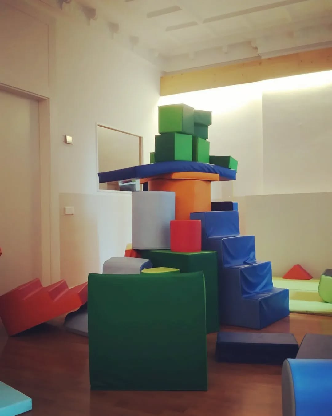 Amagatalls per no oblidar mai de la vida...
Petjades positives dia a dia!
Sessions de Psicomotricitat Relacional.