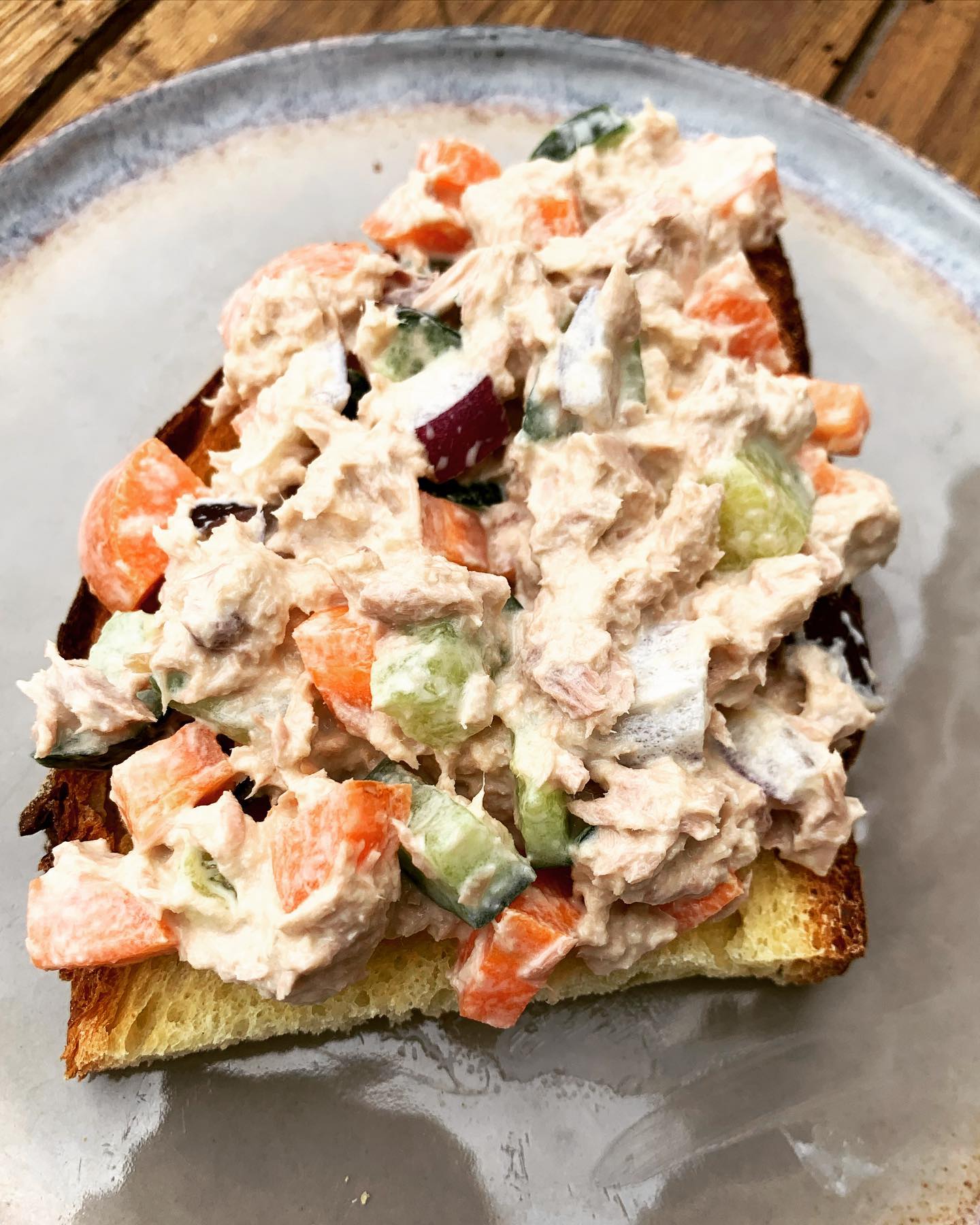 MY COMFORT FOOD
Tuna, carrots, cucumber, red onions and homemade mayo on toasted sourdough bread 👌
👉All vegetables are raw
*
#nutrtion #nutritiousfood #homemade #lunchtime #lunchideas #postworkout #postworkoutfood #macros #protein #healthyfats #carbs #balancemeals #balanceddiet #food #foodie #healthyfood #healthylifestyle #findyourfreedom #eatclean #eathealthy #eatlocal #eatwell