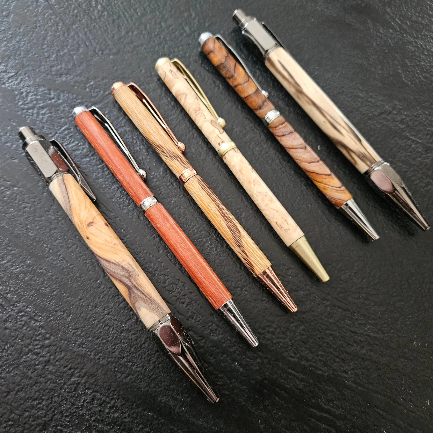 Nouvelle commande de stylos !
#artisanatfrancais #autoentrepreneur #lafabricdard #wood #woodworking #stylo #woodturning