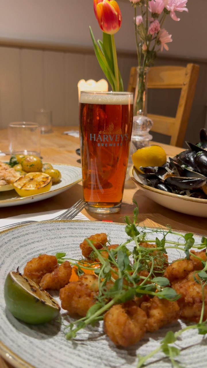 Weekend plans sorted ✨
Fresh seafood favourites, good vibes and maybe a drink or two.
Come have dinner with us❤️🔥 #harveysbrewery #chipstead #kent #pub