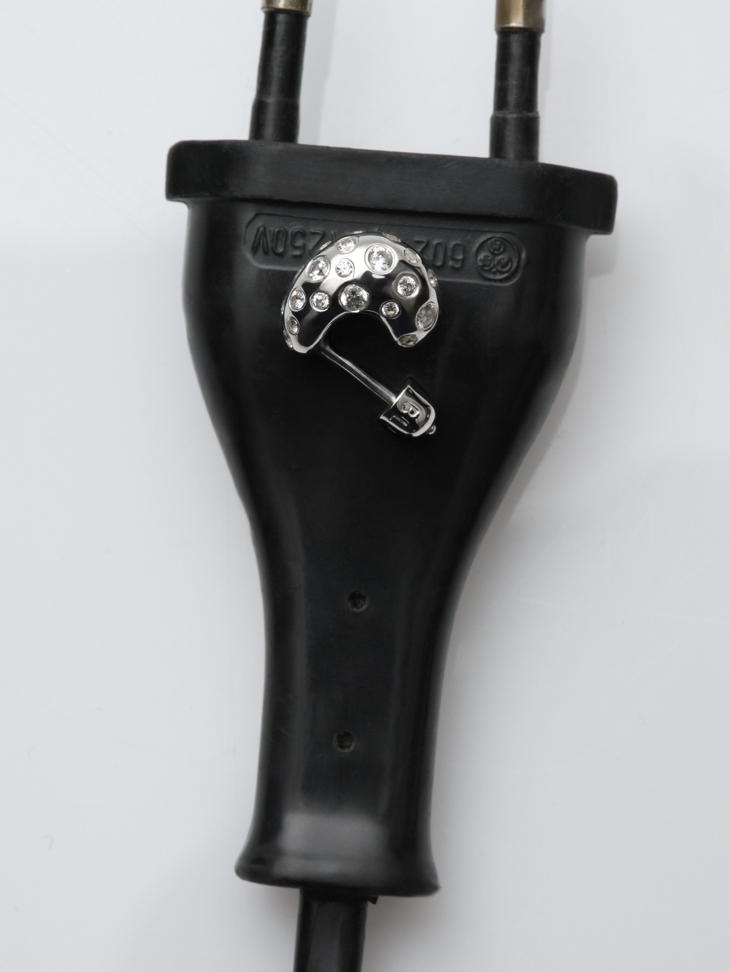 Essentials, the latest Spring/ Summer 26 Collection by Maria Black, is our everyday foundation.
Lightweight, sculptural jewellery shaped through craft, not size.
Designed to layer or stand alone. Easy, refined, made to be worn daily.