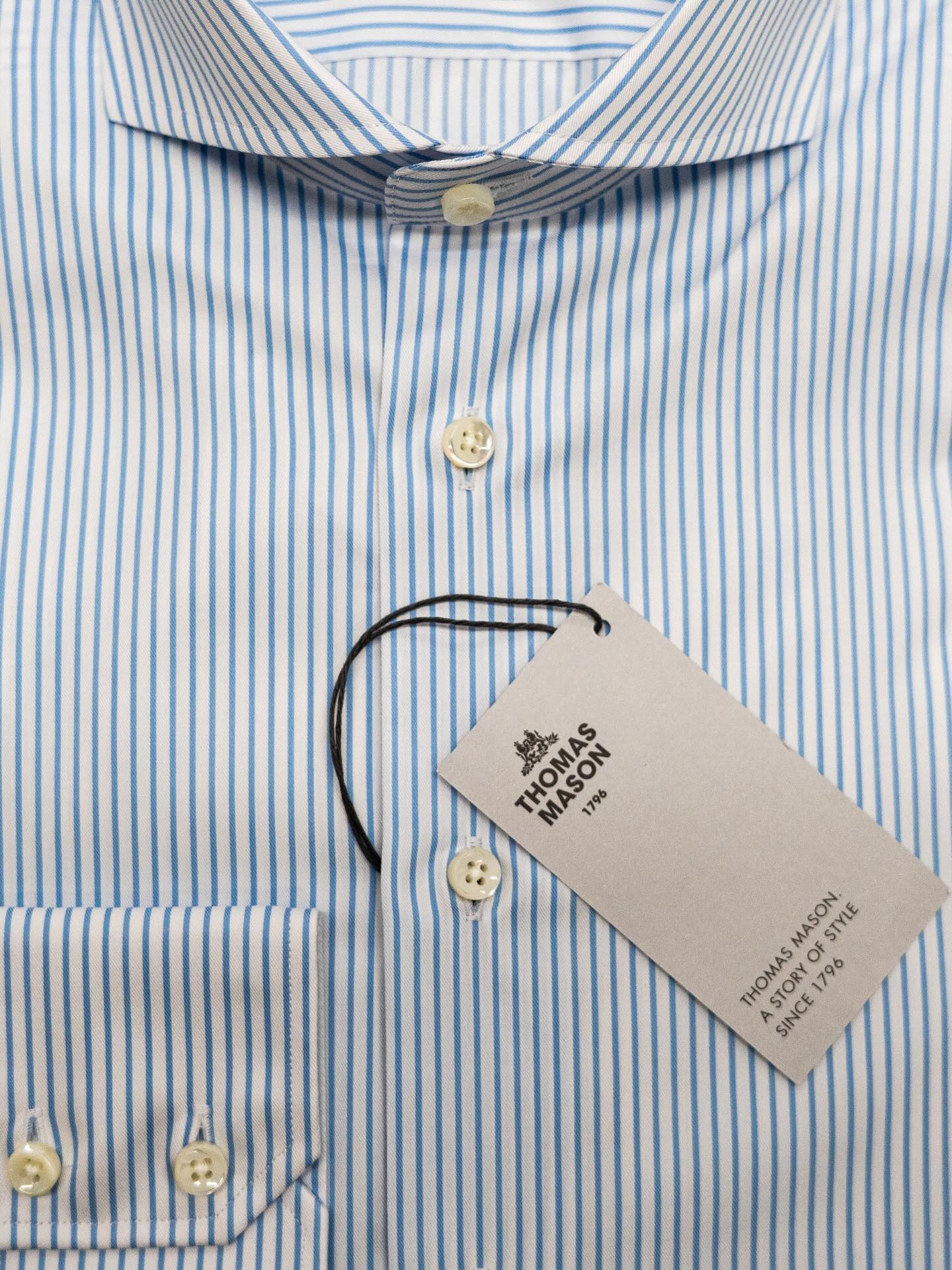 Ein Stoff, der seit Generationen für Perfektion steht.
Ein Hemd, das nicht einfach genäht wird —
sondern komponiert.
Wie ein Gedicht, Zeile für Zeile,
geformt aus der feinsten, langstapligen Baumwolle der Welt.
Weich im Griff.
Leuchtend in der Farbe.
Unvergleichlich im Tragegefühl.
Für Männer, die Qualität nicht suchen,
sondern leben. #masshemd #massanzug #masshemdzürich #massanzugzürich #massbekleidungzuerich