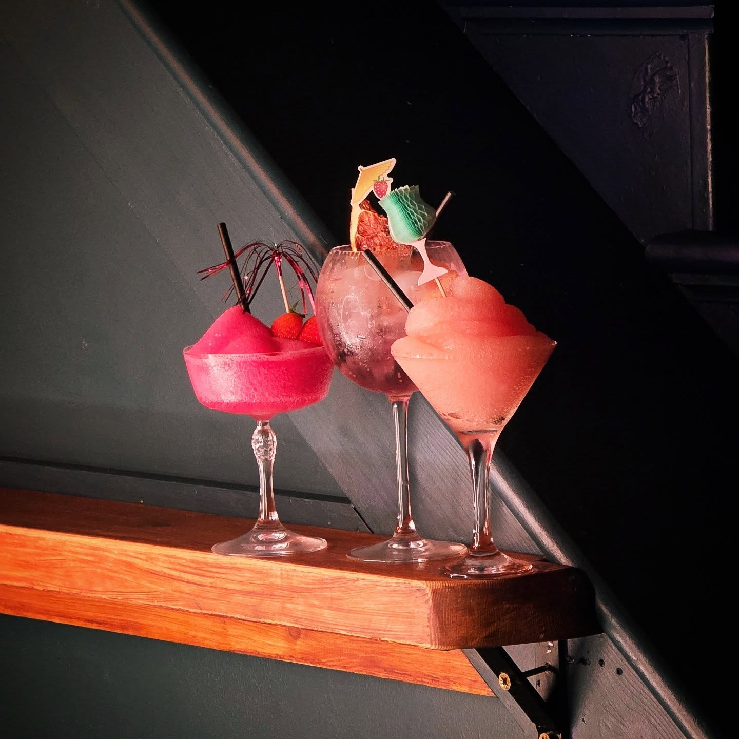 Who’s ready for some of these bad boys? 🍹🔥
The weekend is almost upon us and we’re ready for you!
✨ Friday: Late Night Orry! Your favourite DJ is back in the booth and on the mic!
🎶 Saturday: Primary School Anthems Brunch — pure nostalgia, zero homework
Tables still available — don’t sleep on it!
We cannot wait to have Mutha & Latrine back in the building 💃🕺