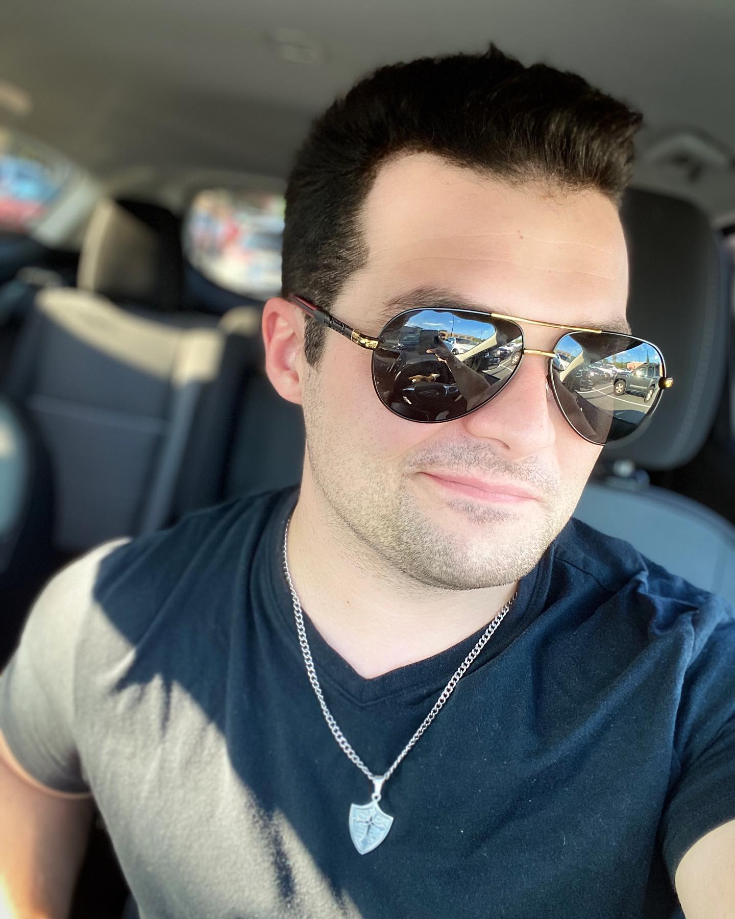 Feeling fresh with a long overdue haircut done by a longtime friend, the fabulously talented @realdiehlbeauty! You can ask for her at @inusalonandspa in Belmont and I promise, you won’t regret it 😁😎 #hairstyles #haircut #hairdo #singer