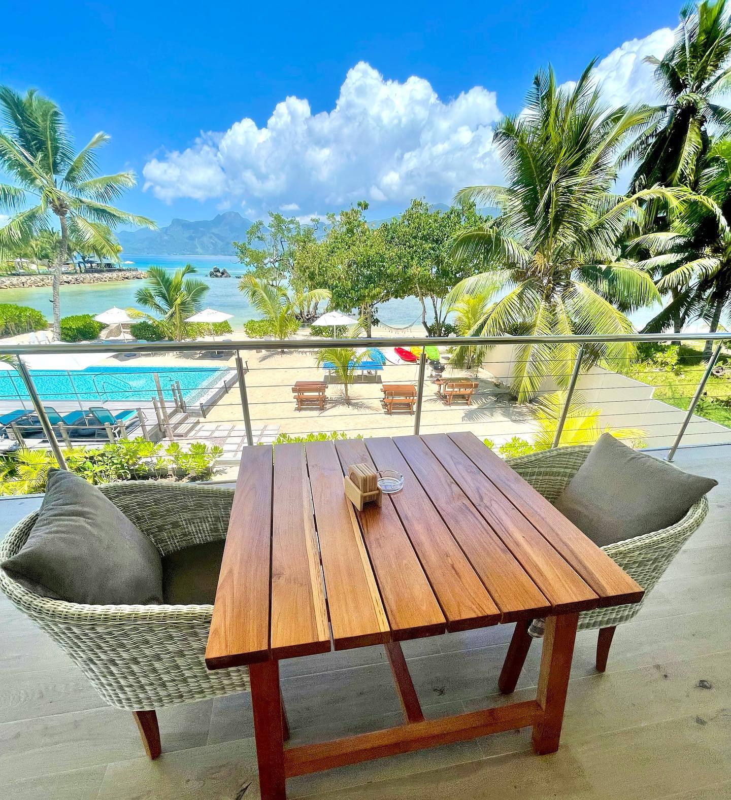 Something for your day dreams and manifestations.
Just imagine yourself sitting in these chairs with this view
Hopefully see you soon 😉
#seychelles #seychellesislands #travel #holiday #islandholiday #beach #ocean #nature