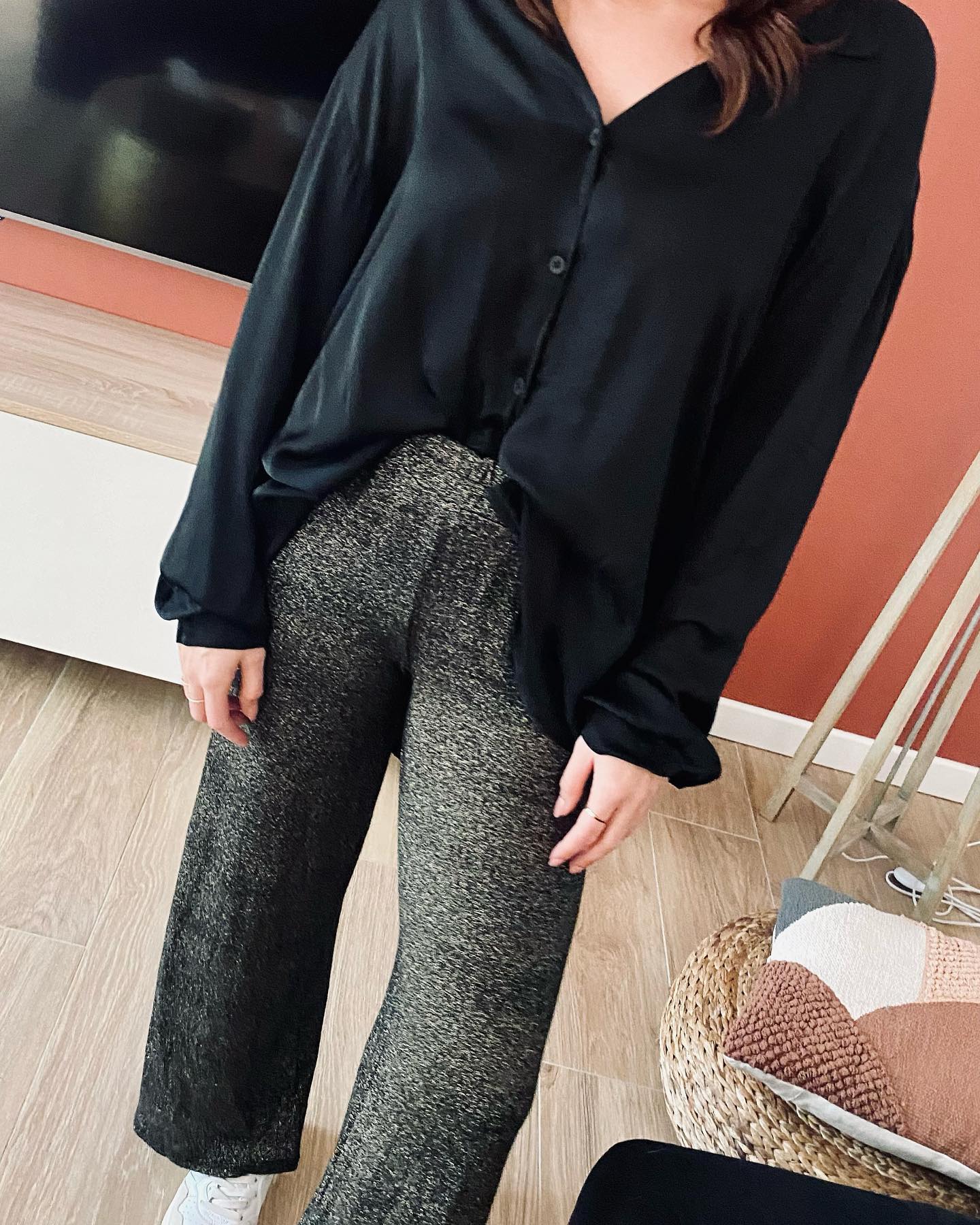 ✨ Paillettes ✨
A mixer avec un sweat à capuche
Ou des talons pour un look plus chic
On adore et vous ?
🖤 Pantalon GLITTER
🖤 Chemise SAUVAGE
New Co WILD
✖️À retrouvez sur notre eshop ⤵️. 💻www.madamevboutique.com.
#eshop #modefemme #modefrancaise #instalook #boutiqueenligne #beziers #suddefrance #occitanie #shopping #lookdujour #fashionaddict #newco #ootd #oodt #madamevboutique #nouvellecollection #pantalonfemme #pantalonpaillettes #glitter #eshopping #boutiquebeziers #modetendance #instalook