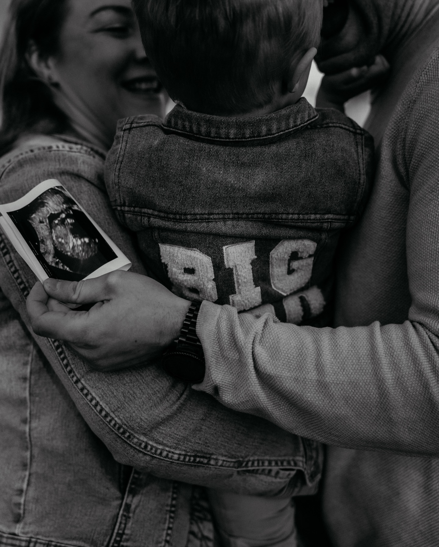 Wat foto’s van de mini-shoot van afgelopen week 🤩zo leuk want de lieve Axel wordt in Augustus grote broer ❤️ nu nog eventjes wachten tot dat baby #2 in augustus komt!
#fotograafnederland #fotograafgelderland #fotograafgezocht #gezinsfotograaf