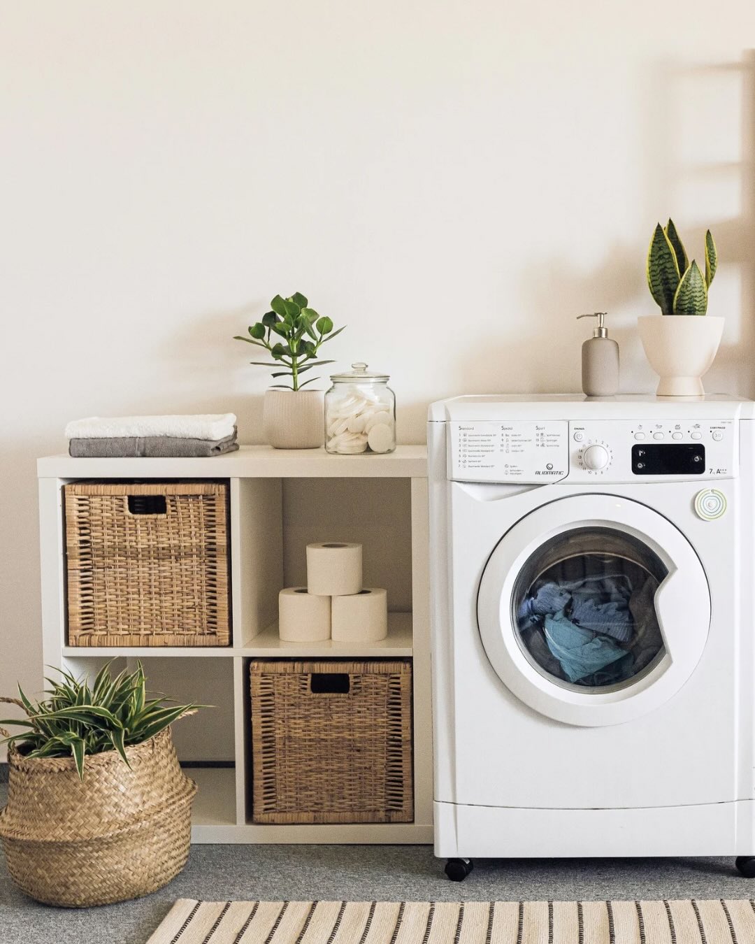 Here’s something that surprises a lot of people: decluttering first doesn’t always work.
Without a system, things just creep back in — even after a big purge.
Organizing that lasts is about function, not willpower.
This is exactly what we create for our clients.