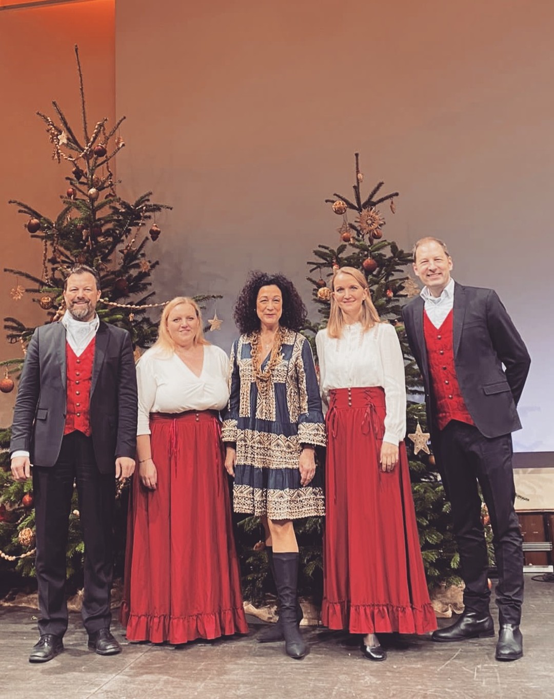 The Alpine Carolers beim Grafenegger Advent der Stars mit der wunderbaren Barbara Wussow! #carols #thealpinecarolers #weihnachtsmusik #advent #caroling #barbarawussow