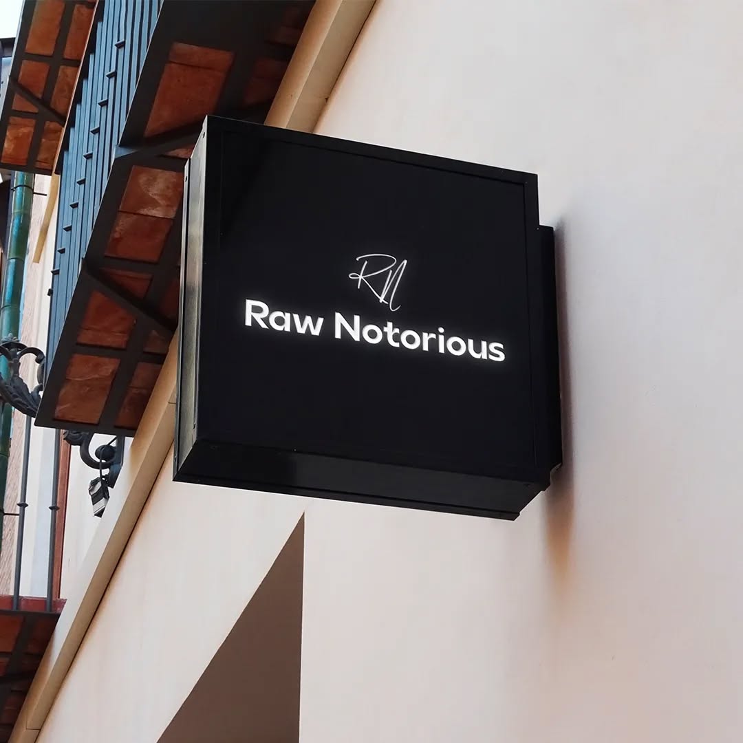 Logo pro nadcházející projekt Raw Notorious, který klade velký důraz na kvalitu a luxus. Tyto hodnoty byly promítnuty do návrhu loga – spojuje typografii s psanými iniciálami firmy ve formě podpisu, což zdůrazňuje osobní a exkluzivní charakter. ✅
Zaměřením firmy budou zdravé produkty a doplňky stravy. 💊
.
.
.
Logo for the upcoming project Raw Notorious, which puts a lot of emphasis on quality and luxury. These values were reflected in the logo design – it combines typography with the written initials of the company in the form of a signature, which emphasizes a personal and exclusive character.
The focus of the company will be healthy products and food supplements.
#logo #logodesign #luxury #grafika #design #designer #antoninparal #logodesigner #like #graphics #graphicdesign #kolin