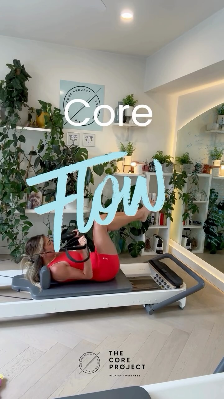 A slow, controlled core flow to fire up your abs, triceps and obliques - one I love adding into sessions for deep strength and stability.
1. Crunches with tricep and leg extensions
2. Oblique crunches with single then doube leg extensons to advanced
Focus on core control and mainatining pelvic control and stability- try this flow on the mat too !! Save this and try it later 👍