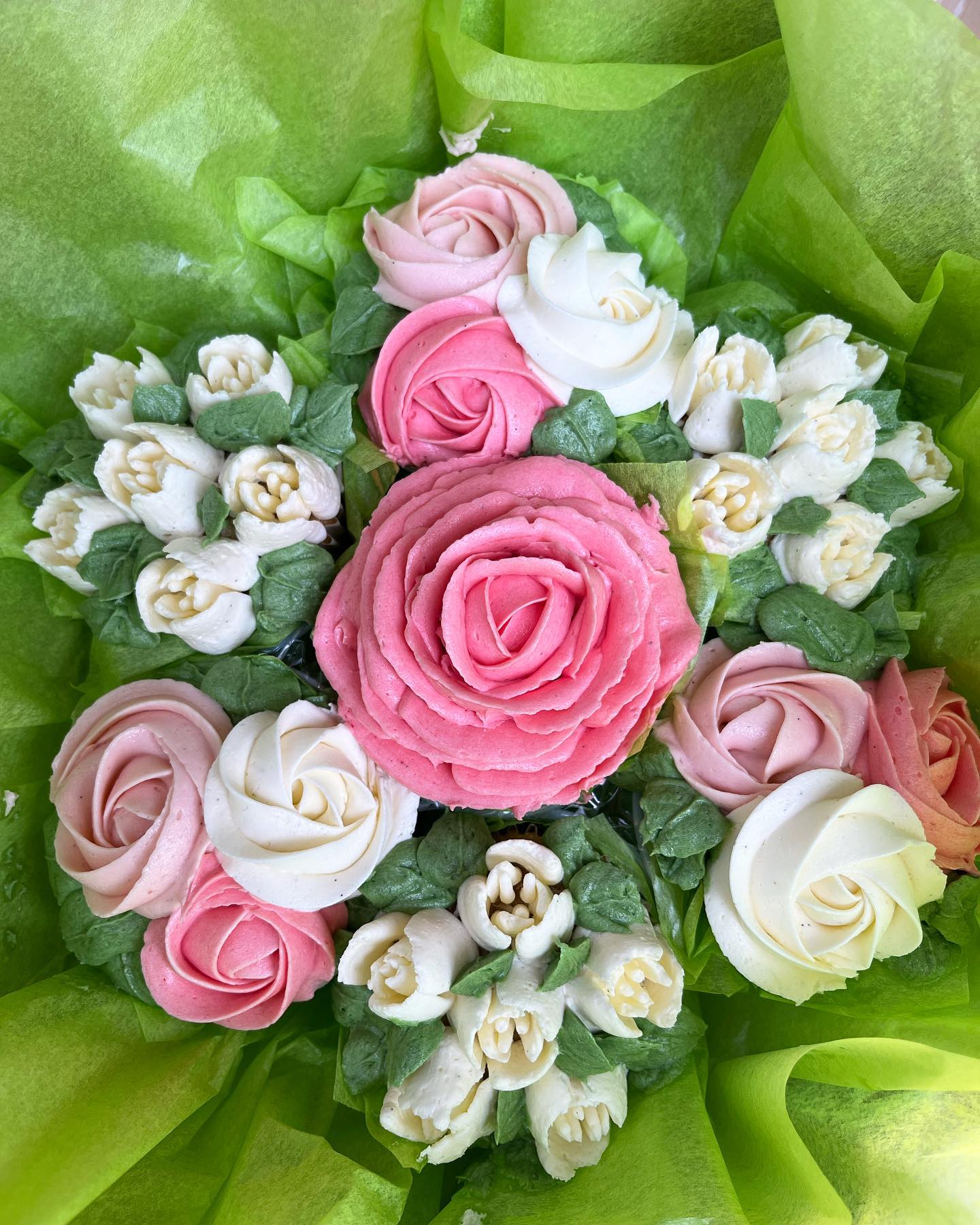 One of our beautiful pink and white Mother’s Day bouqcake orders 🌸
#flowercupcakes #mothersdaycupcakes #bouqcake #cupcakebouquet #cupcakes