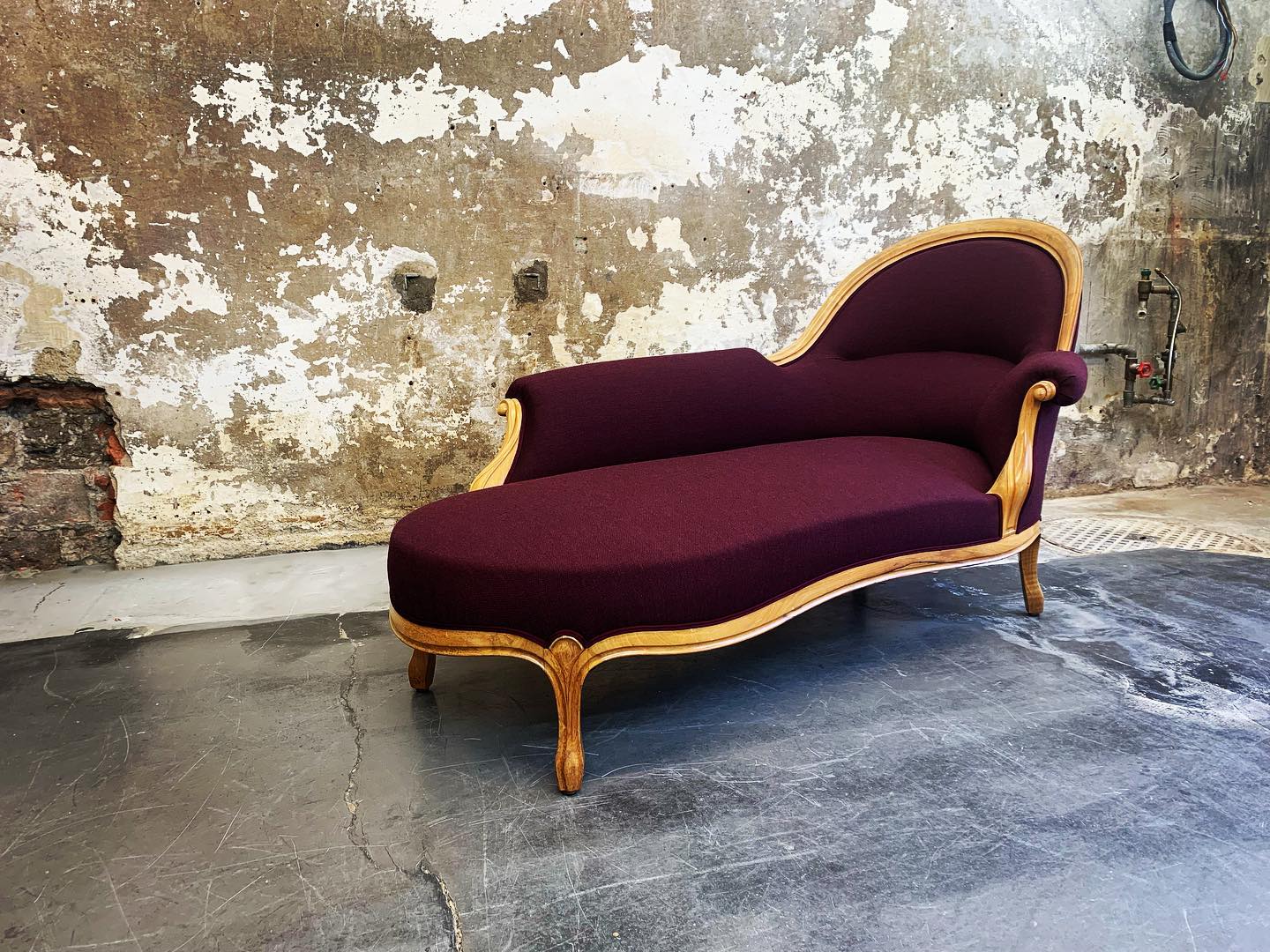 Die Chaiselong … mehr muss man nicht sagen. Bezogen mit Wolle.
#rostoffe #innendekorationen #dekoration #wohnen #polsterei #vorhänge #wandverspannung #interiordesign #natürlichwohnen #winterthur #swissdesignblog #Innenarchitektur #Handmade #swissmade #handwerk #innenarchitektur #zuerich #zürich