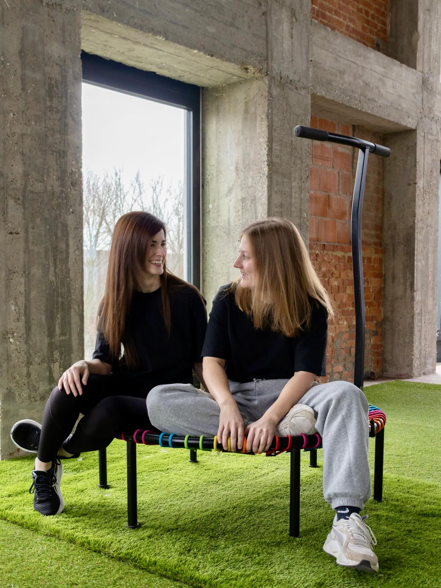 WOHOOOOOOO!
SWISSJUMP Training 🔥.
Jump. Sweat. Repeat.
Maandag 19u-20u met @amelie_debacker 💥
Woensdag 19u-20u met @dekeysers 💥