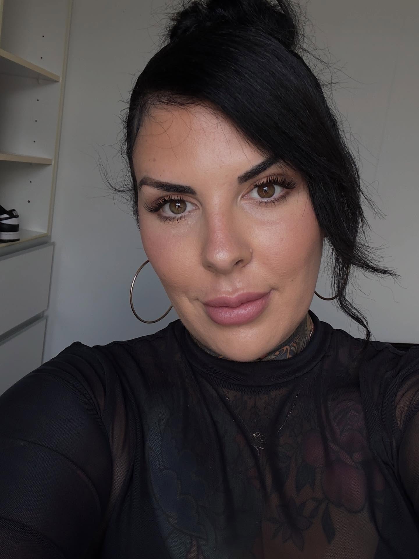 48 hours in Tāmaki Makaurau supporting one of my best friends Sal from childhood (no was not soft launching on my stories 😂 very much single a@s celibate) watching him perform in underground hip hop just like the old days when we were kids. So much fun ❤️