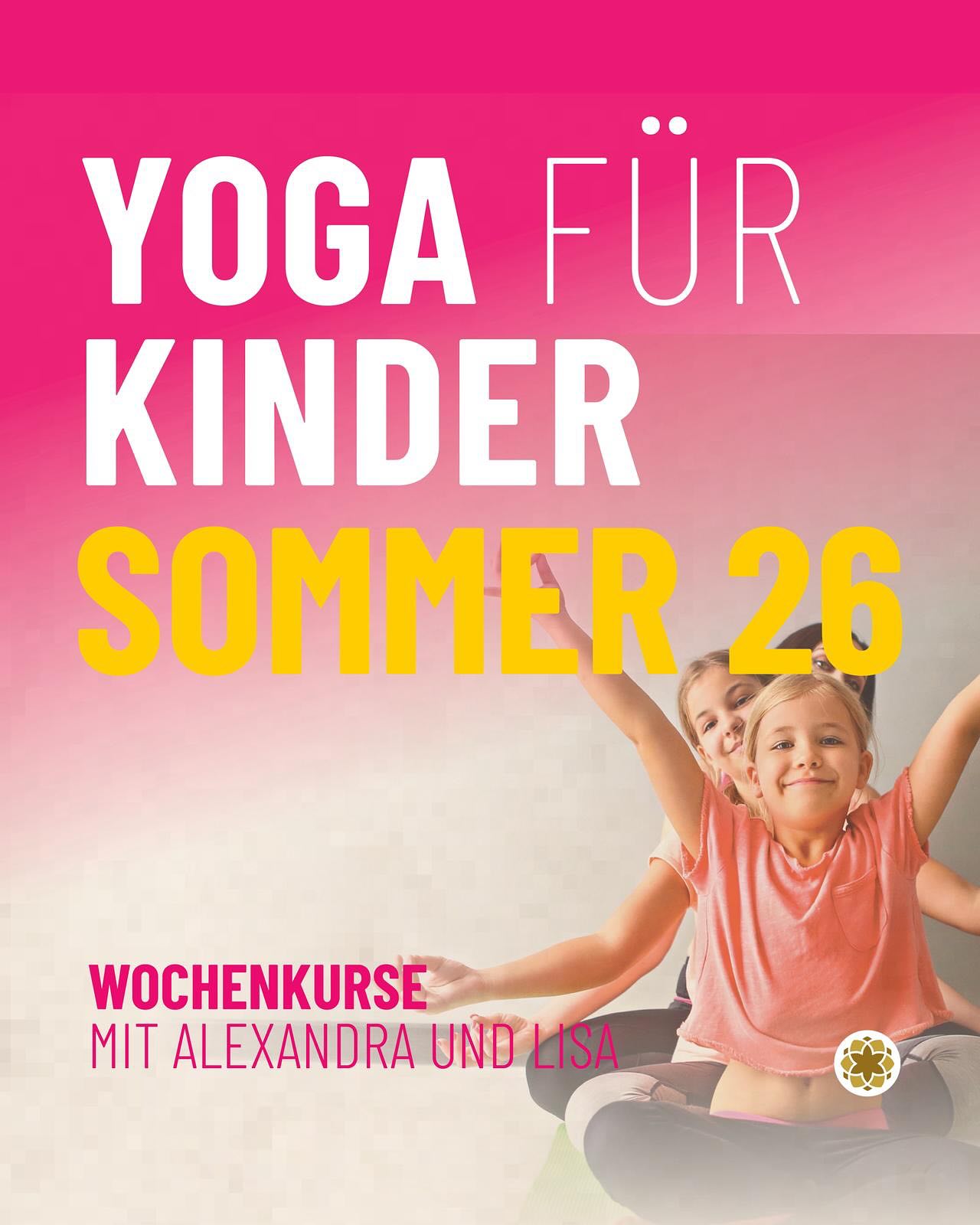 YOGA, SPIELEN UND KREATIVITÄT
Die Kinder tauchen mit Fantasiegeschichten und Traumreisen in die Yoga-Welt ein.
Die Asanas werden auf spielerischer Art geübt und dabei werden Konzentration und Koordinierung
geschult. Durch Gruppenspiele können die Kinder Achtsamkeit im Umgang miteinander
experimentieren. Übungen der Tiefenentspannung fördern den Kontakt zur Innenwelt und zu den
Emotionen und helfen den Kindern, zur Ruhe zu kommen.
Auch kreative Momente sind eingebaut, um der Fantasie und der Feinmotorik Raum zu geben.Das
Angebot findet zweisprachig (deutsch/italienisch) statt.
Mit den Teenies sind die Aktivitäten spezifisch an ihr Alter angepasst.
Zielgruppe: Grundschulkinder (Alter 6-10), Teenies (Alter 11-14)
Zeiten: 8.00/8.30-12.00-12.30 Uhr
Ort: Yogastudio108, Grieser Platz 10 - Bozen
1. Woche: 22-26. Juni 26 Grundschulkinder (Alter 6-10) mit Alexandra
2. Woche: 29.Juni -3. Juli 26 Grundschulkinder (Alter 6-10) mit Lisa
3. Woche; 6.-10.- Juli 26 Grundschulkinder (Alter 6-10) mitLisa
4. Woche; 13.-17. Juli 26 Teenies (Alter 11-14) mit Alexnadra
5. Woche: 24.-28. August Grundschulkinder (Alter 6-10) mit Alexandra
6. Woche: 31. August- 4. September Grundschulkinder (Alter 6-10) mit Lisa
Energieausgleich 108,00€ pro Woche (Material und Obst inbegriffen)
Referentin: Alexandra Calandrin, Pädagogin, Yoga per bambini certificata Yoga Planet e Yoga
Cristallo; Hatha Yoga per adulti presso Yoga Planet
Lisa Braus, Integrales Hatha-Vinyasa Yoga, YogaEducativo/KinderYoga
Anmeldeschluss ist der 31. März 2026. Die Anmeldung ist erst nach Eingang der Zahlung
Info@yogastudio108.bz
