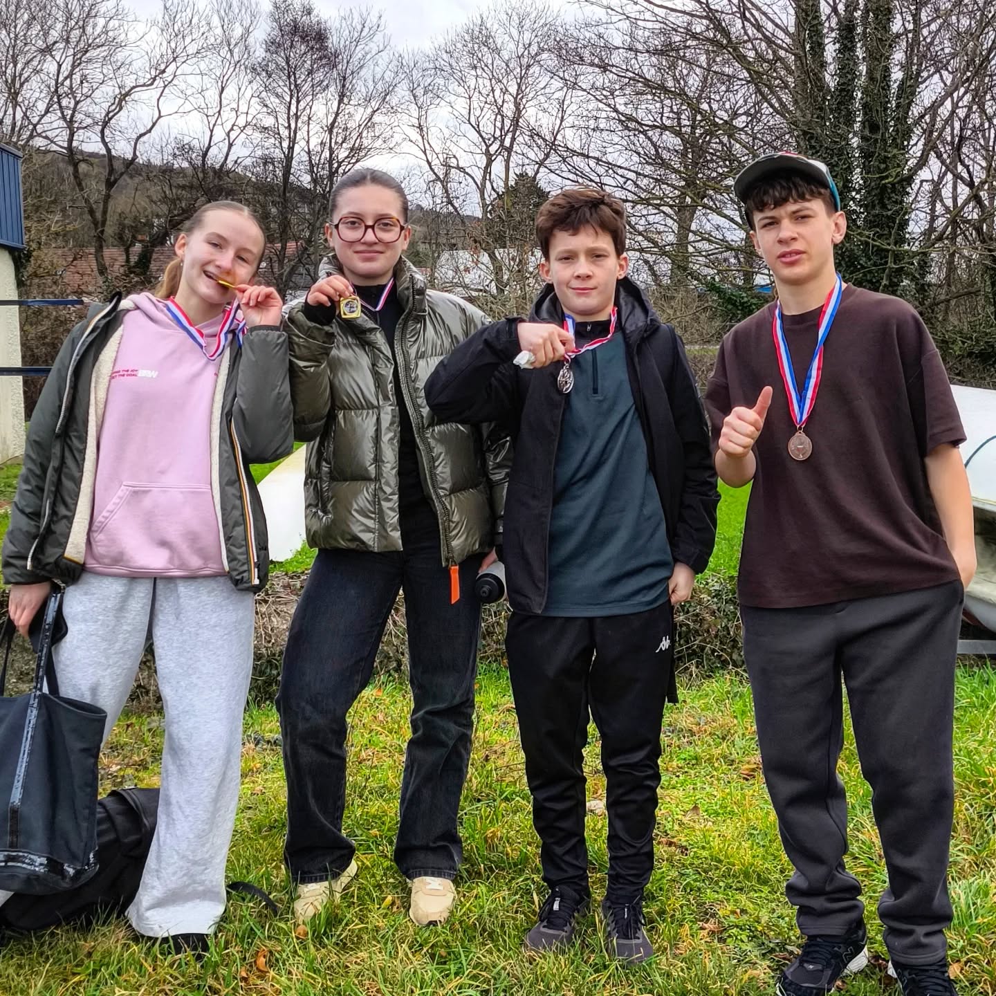 Félicitations à nos minimes présents au challenge jeunes qui a eu lieu au @cndieppe_aviron_ . Au programme 9 épreuves physiques 30'' sec max distance à l'ergo, tractions, sauts en longueurs, gainage....
Les filles premières de leur catégorie bravo à Jacynthe et Louise!!🥇🥇
Les garçons second et troisième dans la même catégorie. Bravo à Louis et Camille!!!🥈🥉
La préparation physique est en place 💪🏻à confirmer en bateau maintenant 🚣🏻
#rouen #avironnormandie #aviron #cnar #avironrouen