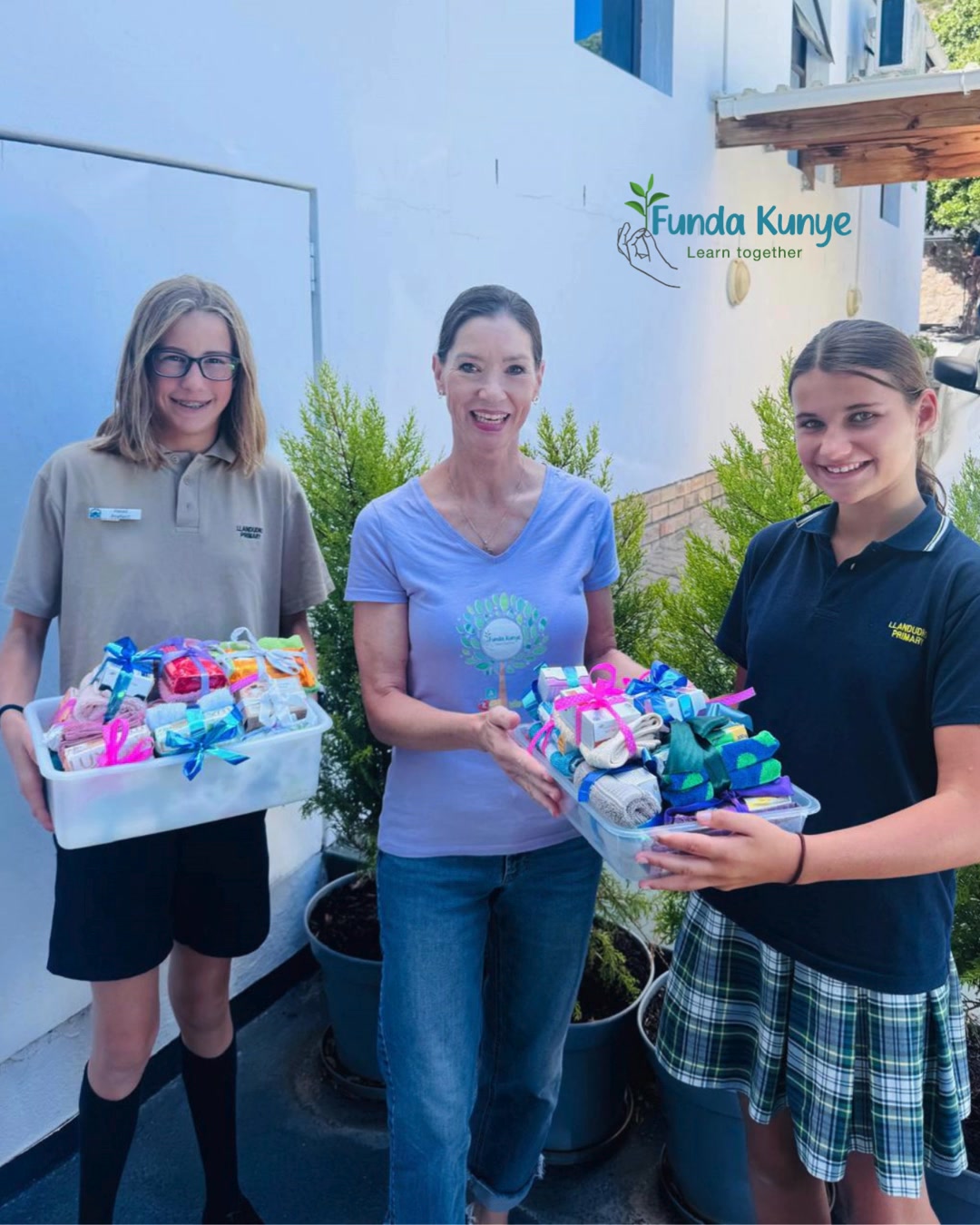 👏 Thank you, Llandudno Learners
We sincerely appreciate the generous donation of soap and face cloth packs. These essential items will be distributed to children from our partner daycares as part of our Hygiene Training, supporting practical learning and promoting healthy daily habits.
#FundaKunye #llandudnoprimary #gifts #essentials #Hygiene
@llandudnoprimary Llandudno Primary School