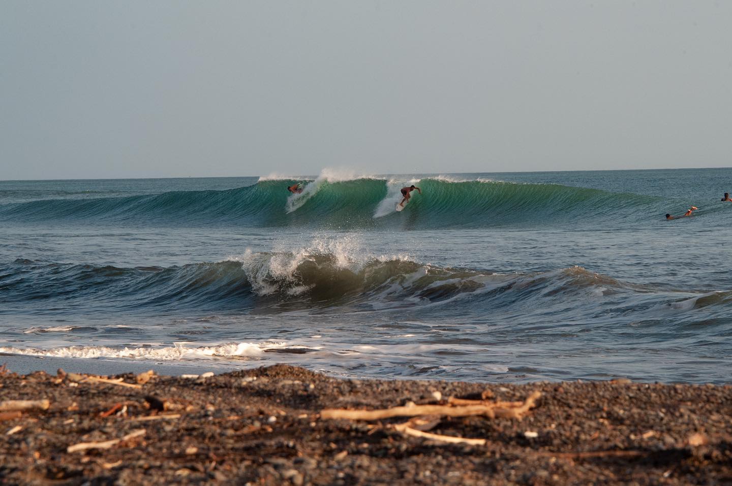 Está pegando El Norte!
Los vientos han cambiado y las olas de Cambutal están entrando en su ambiente verano. En La Finca Febrero está casi lleno, pero todavía tenemos algo de disponibilidad para el resto de enero. Grandes descuentos para estancias superiores a una semana.
The winds have changed and Cambutal’s waves are entering their summer mood. February is almost fully booked but we still have some availability for the rest of January. Big discounts for stays longer then one week!
#enazuero #azuero #cambutal #panama #verano