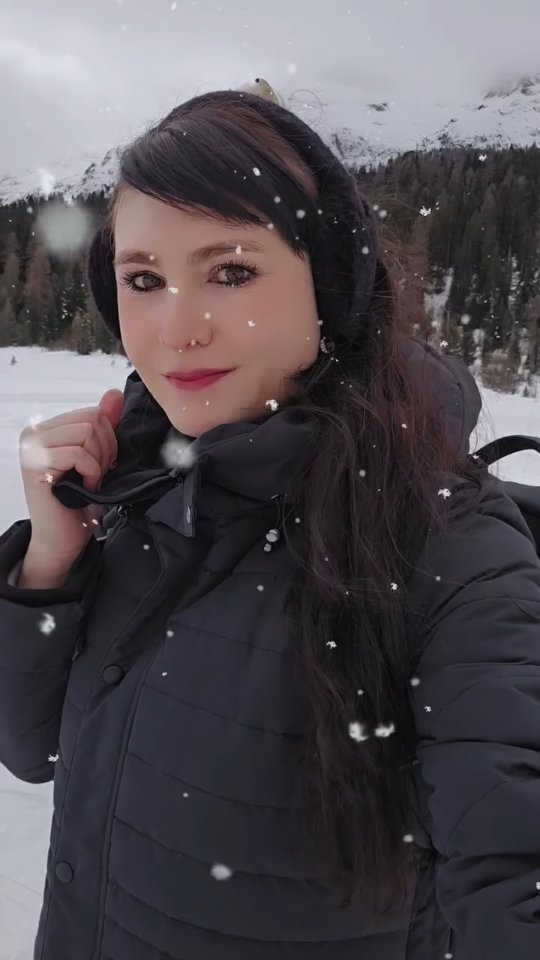 ❄️⛸️ 𝑮𝒍𝒊𝒅𝒊𝒏𝒈 𝒕𝒉𝒓𝒐𝒖𝒈𝒉 𝒂 𝑾𝒊𝒏𝒕𝒆𝒓 𝑾𝒐𝒏𝒅𝒆𝒓𝒍𝒂𝒏𝒅 𝒊𝒏 𝑺𝒕. 𝑴𝒐𝒓𝒊𝒕𝒛 .✨🏔️
#iceskating #stmoritz #winter #stazersee #schlittschuhlaufen
@lejdastaz