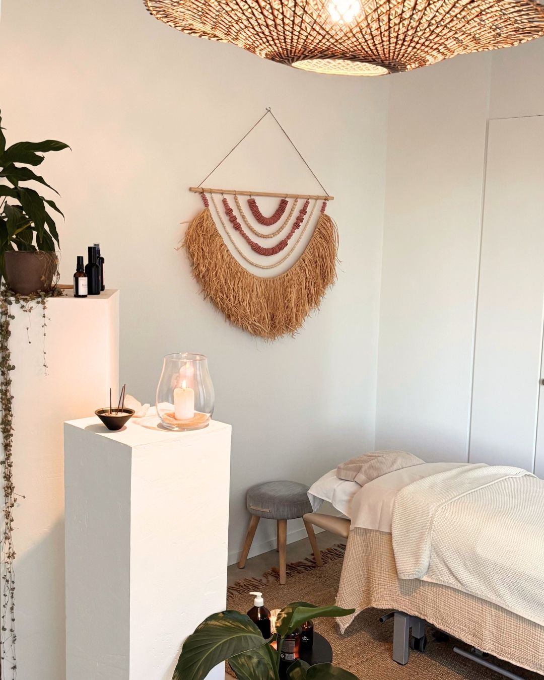 Heute bin ich in der Praxis Zürich.
Mir ist es wichtig, dass jede Frau hier ankommen kann – sich sicher fühlt, während der Behandlung warm eingekuschelt ist und einfach loslassen darf.
#naturheilpraxis #zürich #frauengesundheit #ganzheitlich #wohlfühlen #körperarbeit