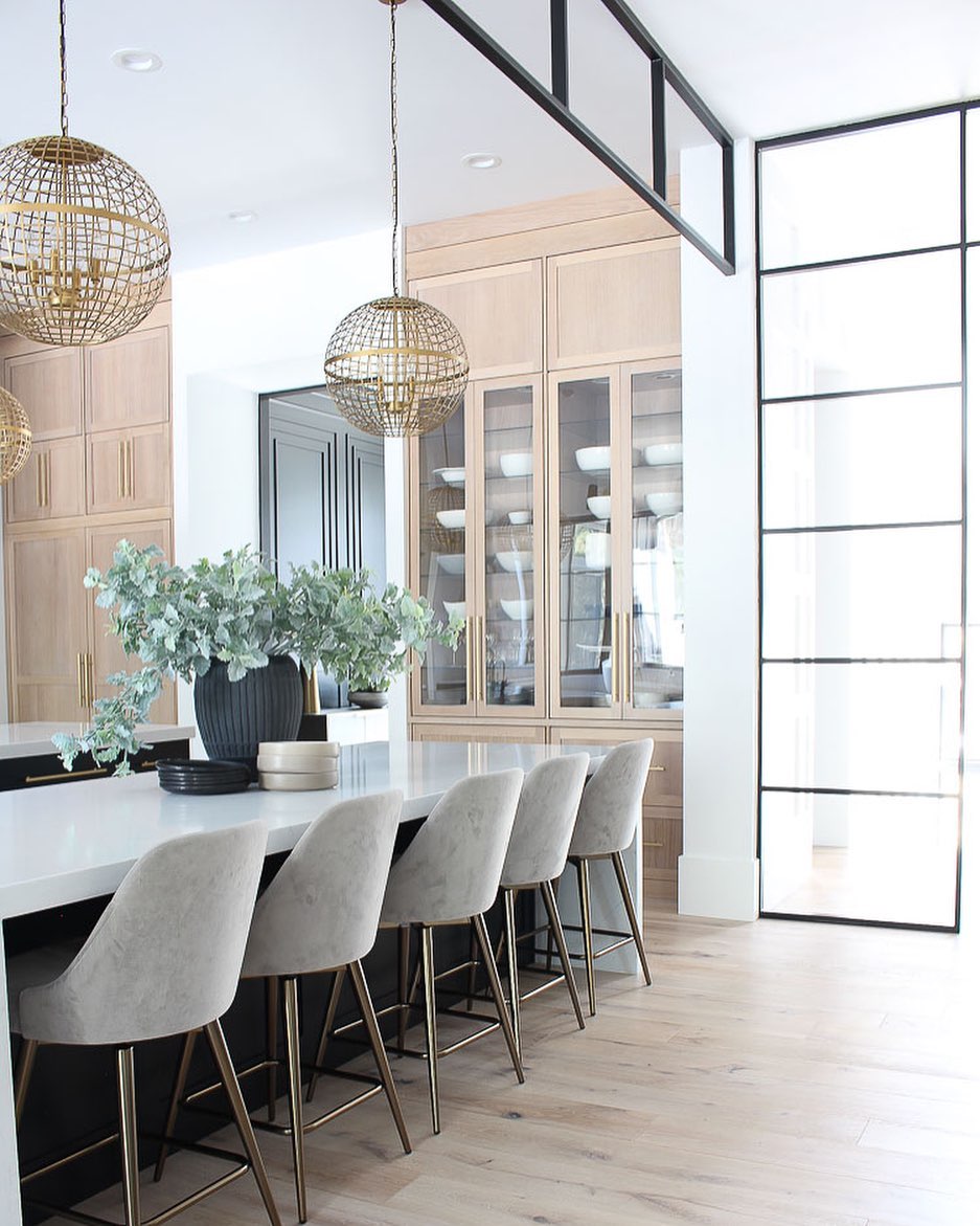 Hoping everyone is doing well despite more challenges and hard times ahead, especially for all the small business owners out there. I’m back at work this week and working on some beautiful homes and working round the clock for my clients. Trying my best to make it all work! I have a huge amount of respect and appreciation for our NHS and teachers, so proud of them all. Together we will get through this
#interiordesigner #oxfordshiredesigner #interiorsoxford #interiorsoxfordshire #cotswoldsdesigner #designandbuild #precontructiondesign #buildersdaughter #homedesign #homerenovation #designersoxfordshire #loveinteriors