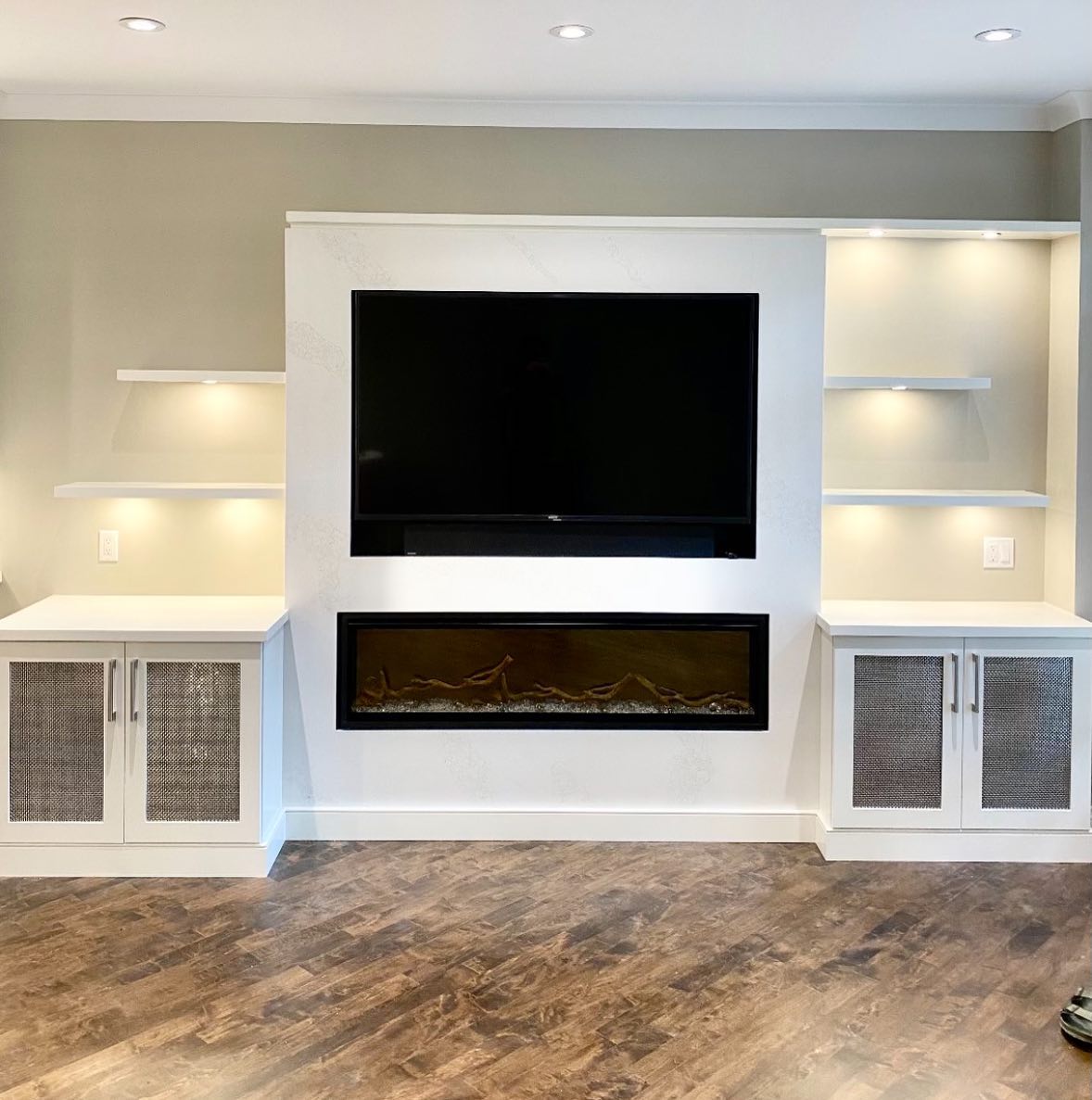 Fireplace / entertainment unit wrapped in stone.
.
.
Cabinets supplied and designed by : @kitchencourt
#homedesign #fireplacedesign #floatingshelves #homerenovation #entertainmentunit #whiteinteriors