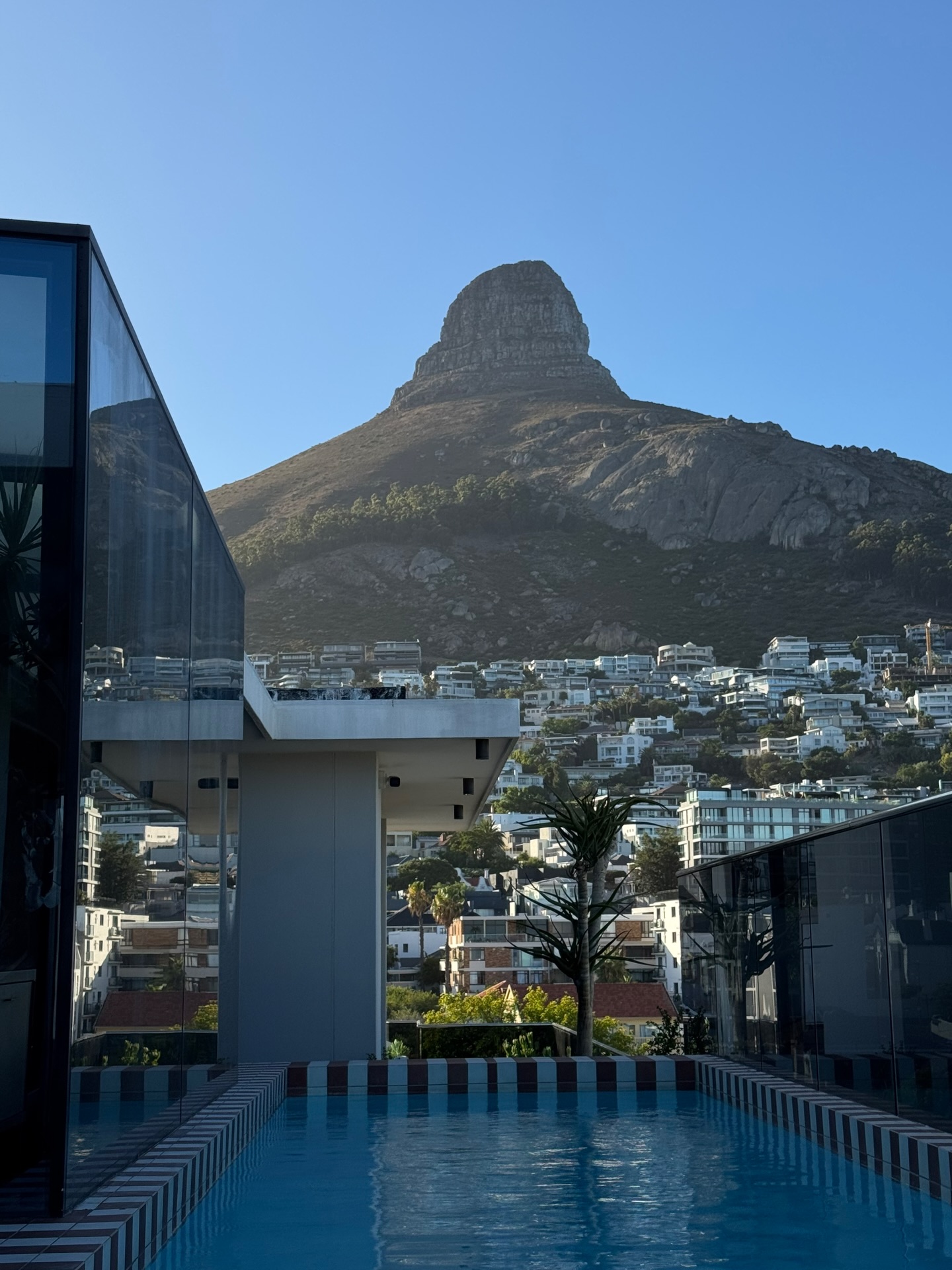 we’re in for another sunny week ahead in the atlantic seaboard. 🌞 from morning through evening, we’re serving breakfast, lunch and dinner, seven days a week.
reservations:
021 286 9332
book@hugosocialclub.com