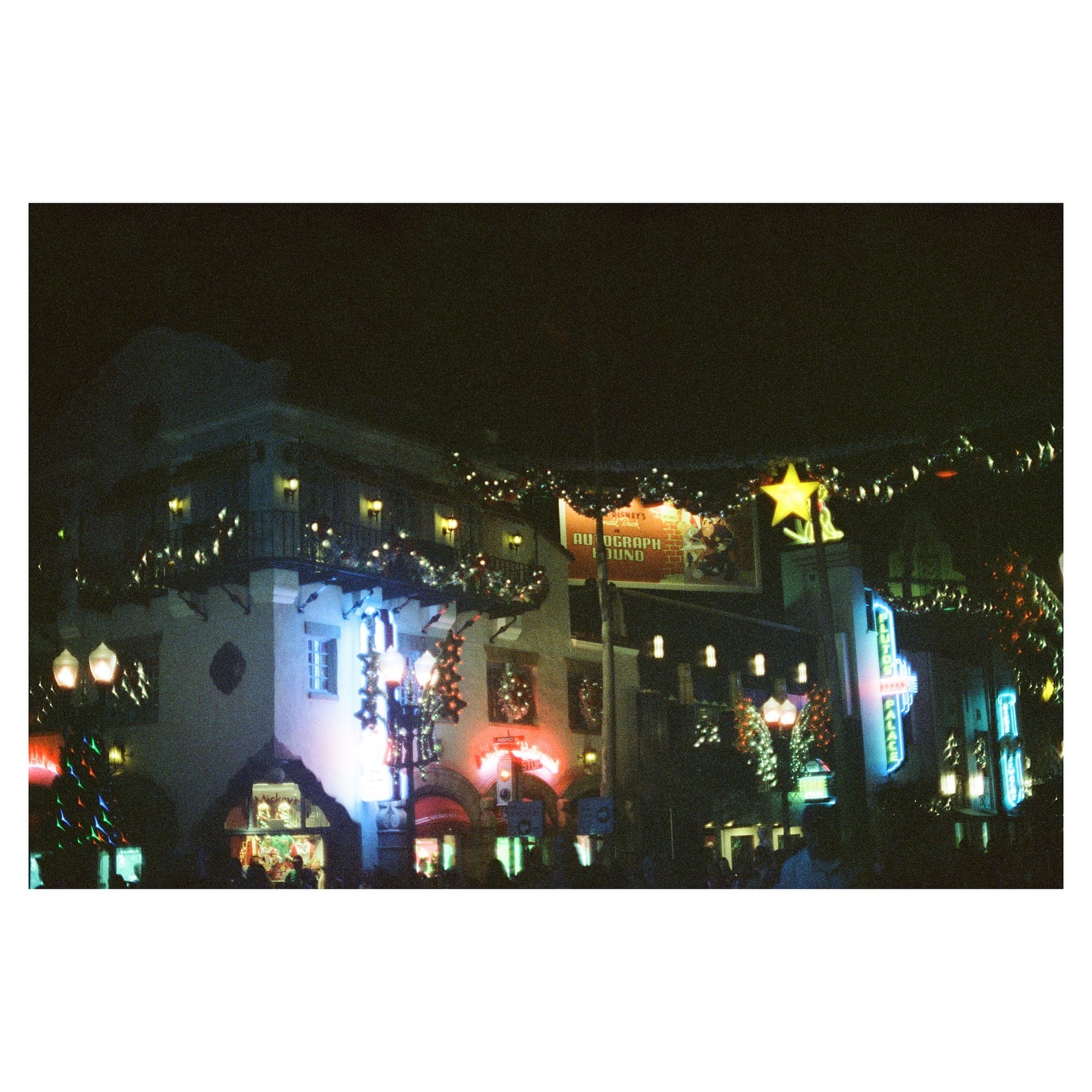 First roll of cinestill 🎄
📷: canon ae-1 / cinestill 800T
#ae1 #35mm #canon #canonae1 #cinestill800t #cinestill #cinestillfilm