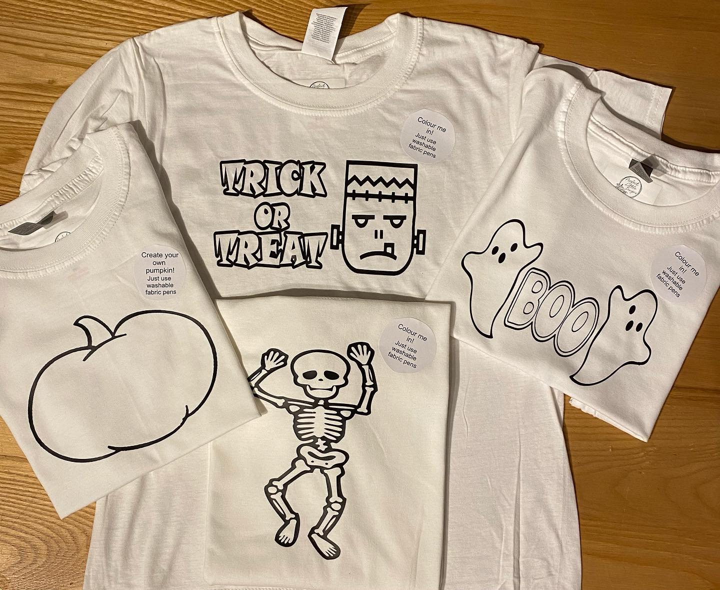 Getting kids creative with these colour me in Halloween T-shirt’s. 🧛🏼🧟👻💀 #halloween #halloweentshirt #halloweentshirts #pumpkin #skeleton #frankinstein #ghosts #spookyseason #colouring #colourin #creative #kidstshirt #personalisedgifts #personalisedclothing #perfectlittledesigns #totnes #dartmouth #kingsbridge