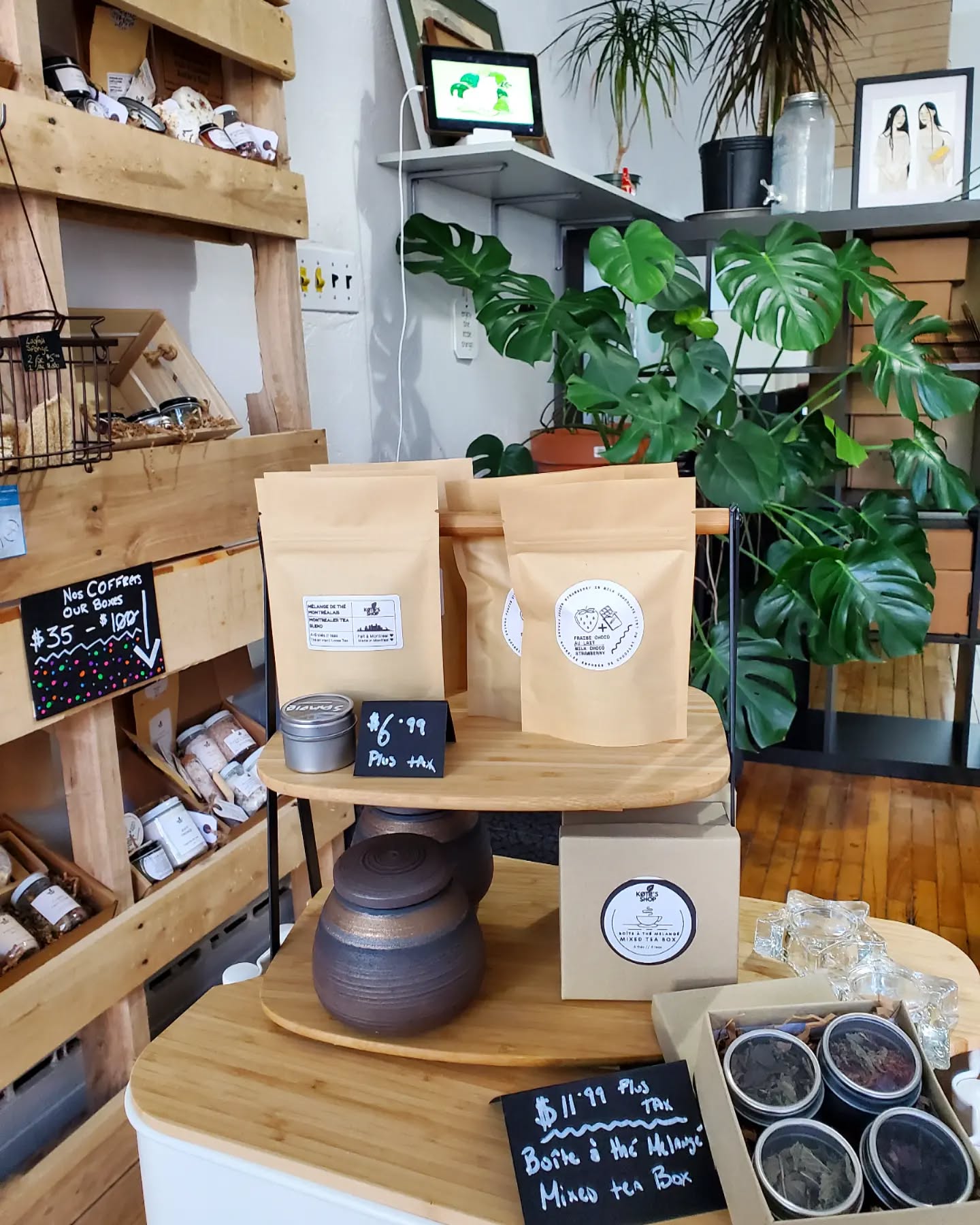 Theres so many new products available in-store lately and I have been meaning to upload all of my new products to my website. Unfortunately so many setbacks have gone on and I am now hoping to get them uploaded by next week the latest! So excited to share it all with you! 🖤🖤
.
.
.
.
#smallbusiness #mtlshop #mtl #mtlmoments #candles #soapmaking #giftboxes