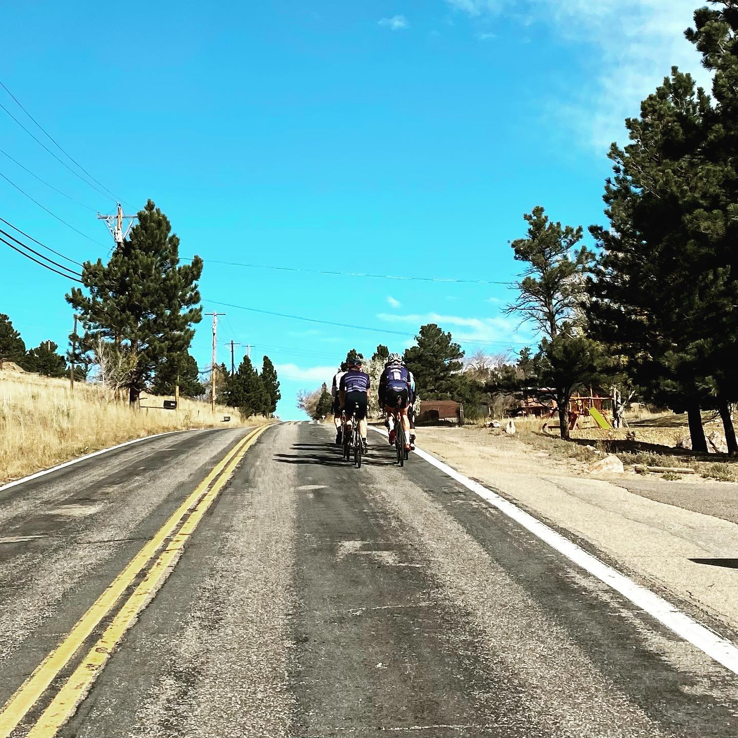 Same beautiful day for biking, unfortunately this #peloton didn’t follow the single file law for the safety of everyone on the road. Passing cars on the other side almost hit them on the blind hill.. leehilldrive and #oldestage in #bouldercounty #bikesbesafe
