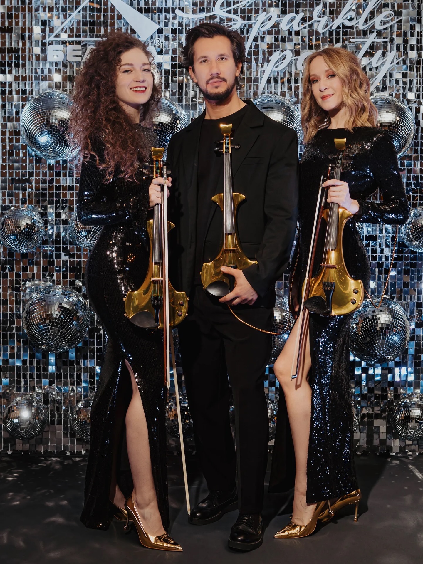 Golden Trio - Bridge Custom Electric Violins @duetzoloto 💫⚡️💛
@irinasetudekh
.
.
.
#ElectricViolin
#BridgeViolins
#CustomStrings
#ViolinistsOfInstagram
#LiveMusicEnergy
