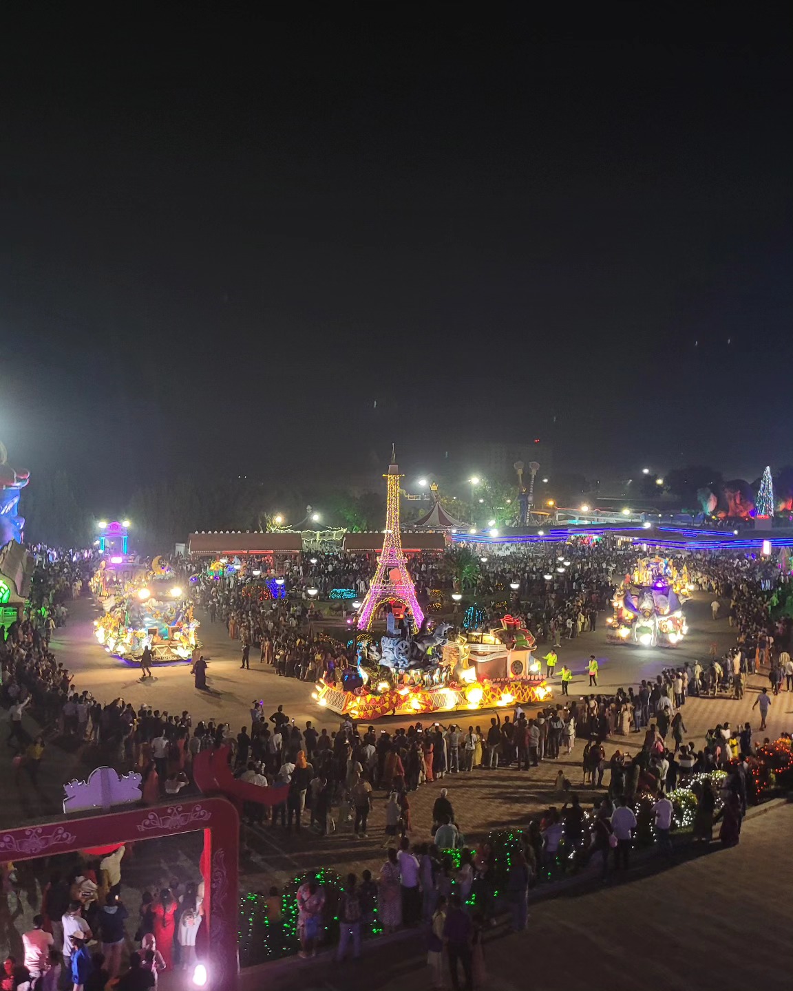 Crowd makes me uncomfortable. But overlooking the crowd from my own space does not. #introvertlife
#queridazindagi