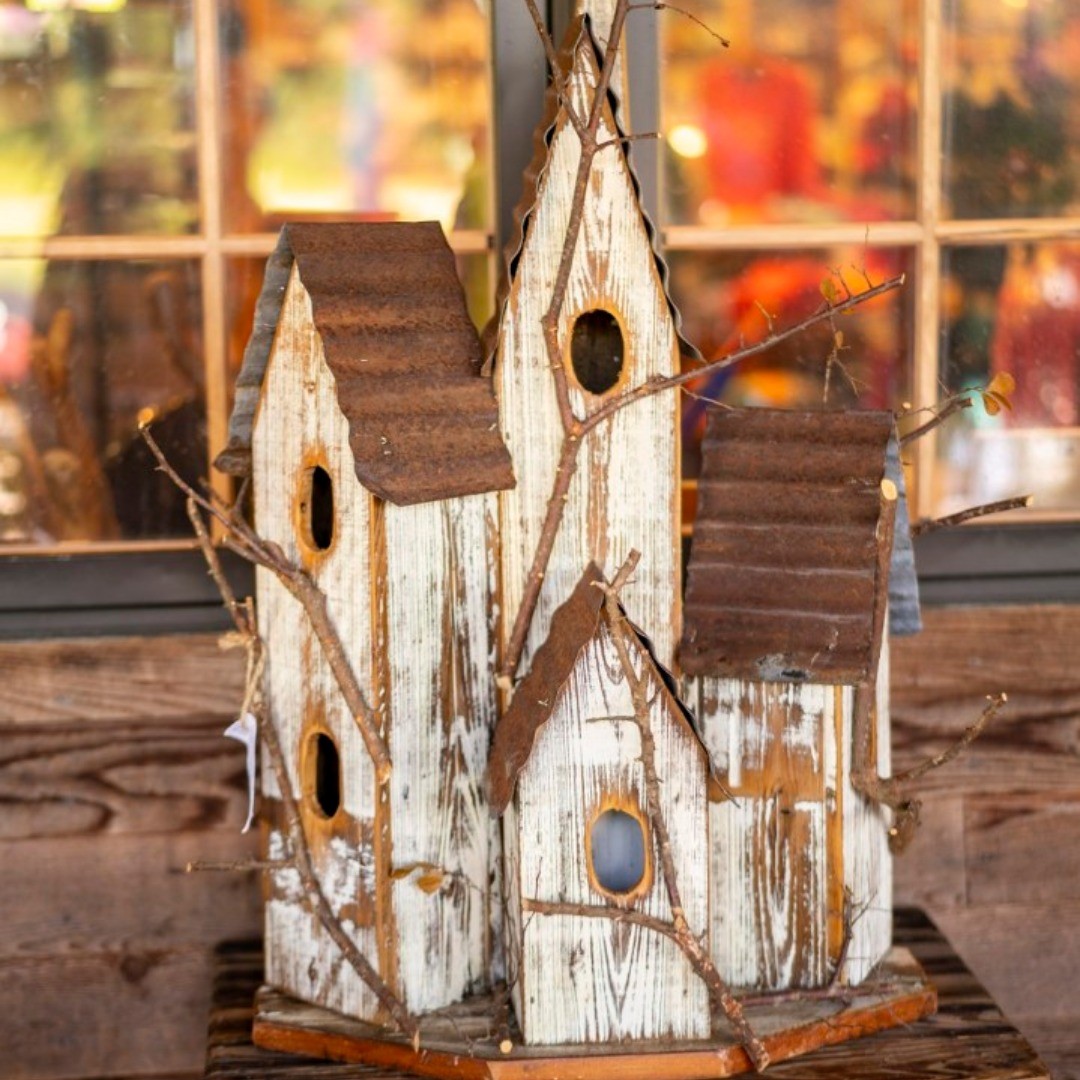 This beautiful birdhouse mansion is simply AMAZING!! What do you think?