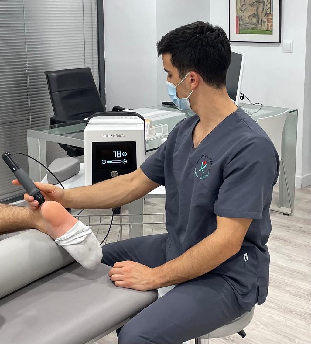 Para una óptima recuperación de nuestros pacientes, contamos con un equipo de ondas de choque para tratar diversas afecciones músculo-esqueléticas